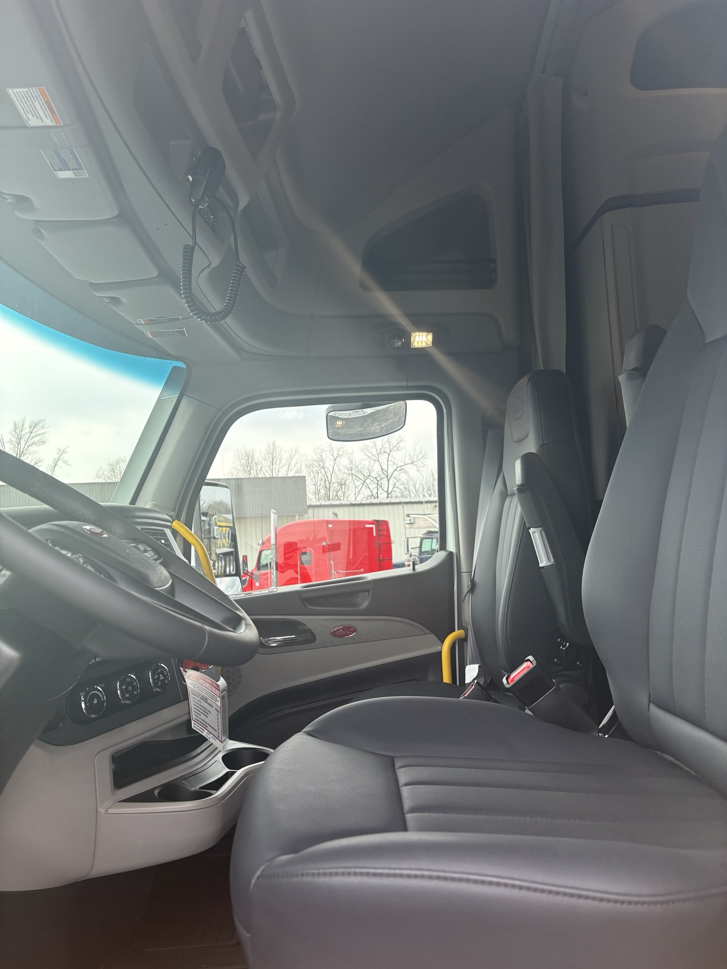 2027 Peterbilt 579 - image 10