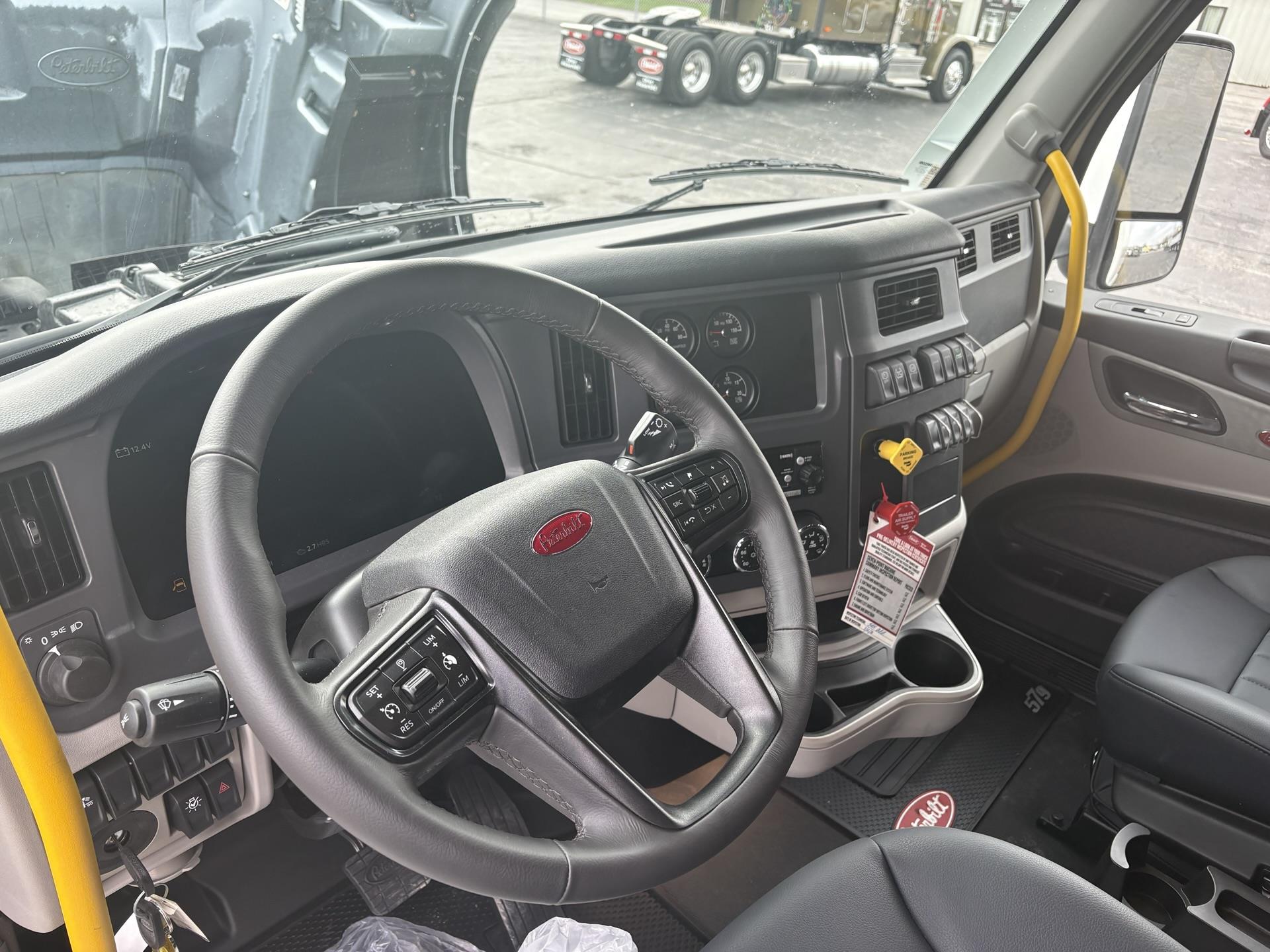 2027 Peterbilt 579 - image 11