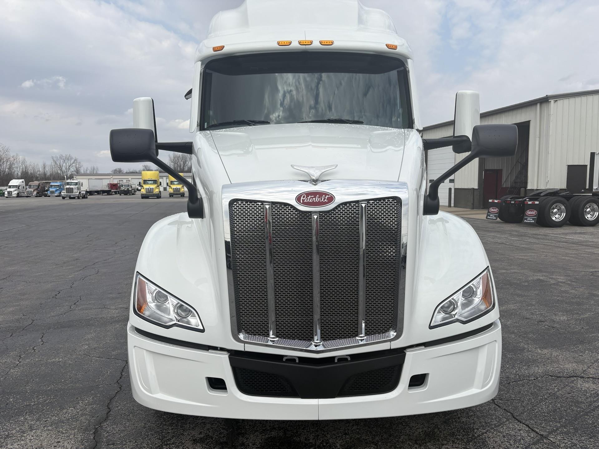 2027 Peterbilt 579 - image 3