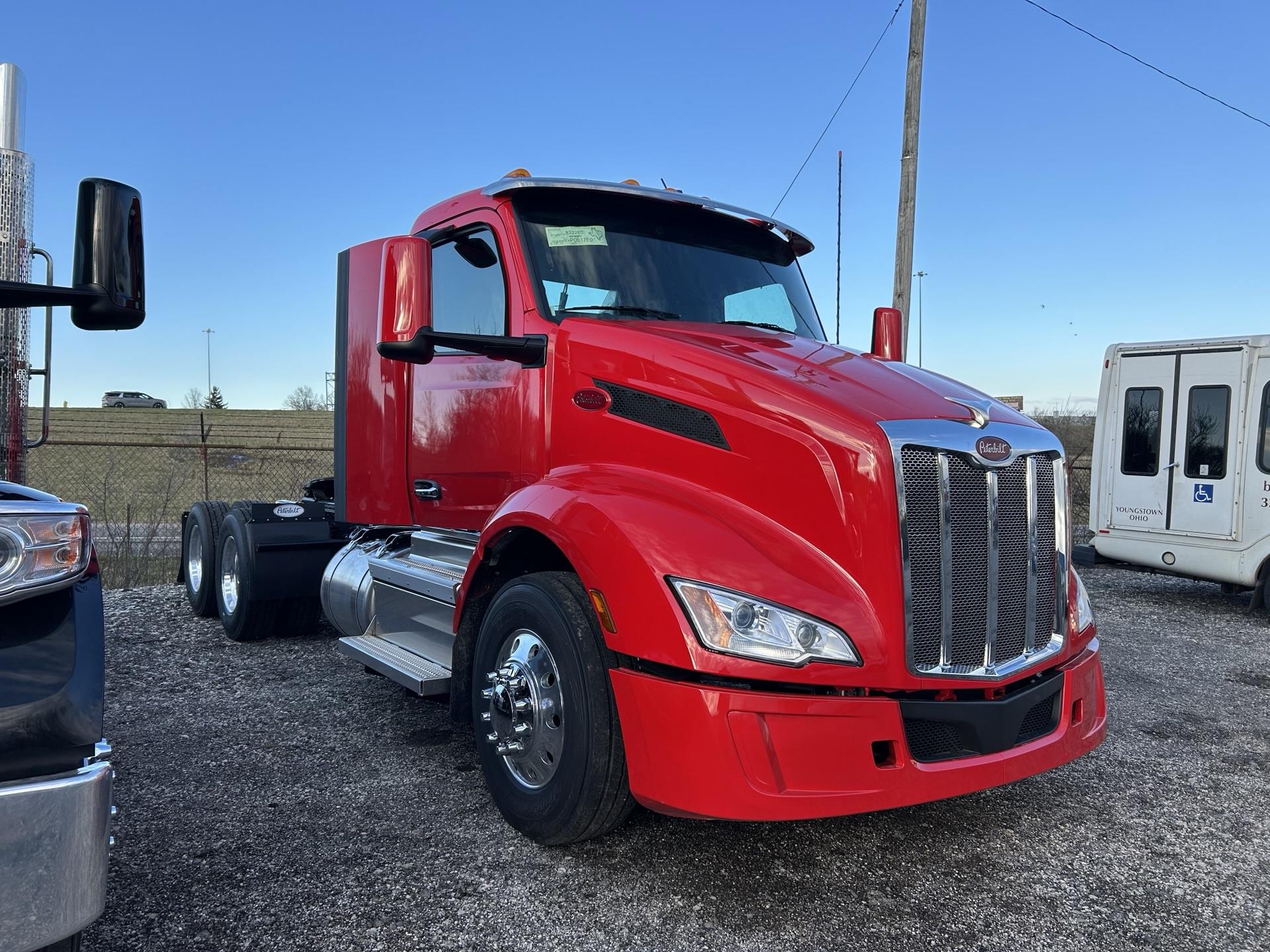 2027 Peterbilt 579 - image 2