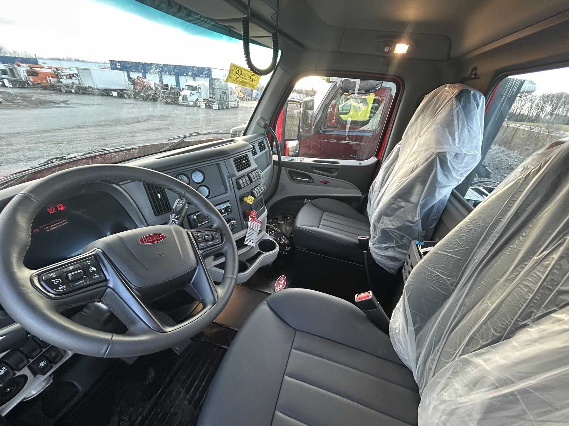 2027 Peterbilt 579 - image 5