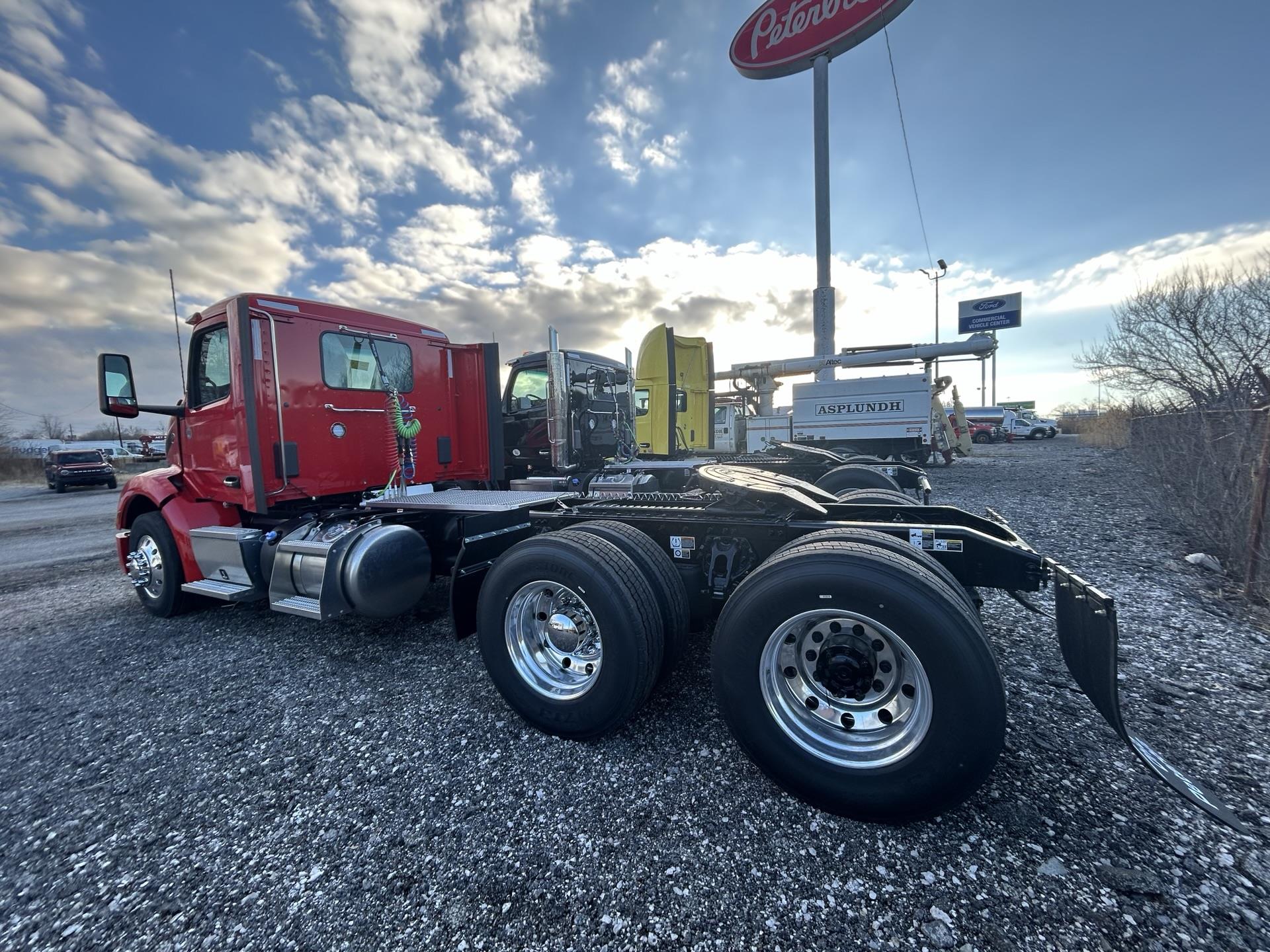 2027 Peterbilt 579 - image 3