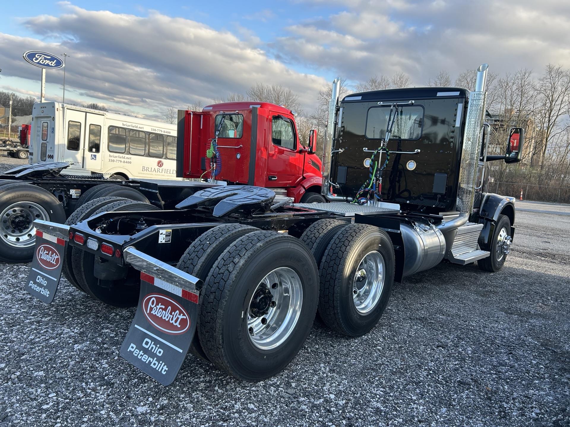 2027 Peterbilt 567 - image 3