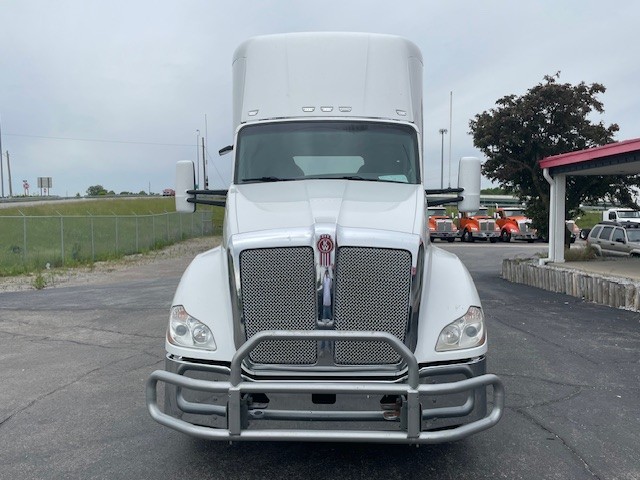 2019 Kenworth - image 2