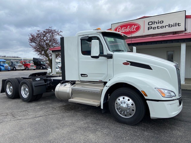 2027 Peterbilt 579 - image 2