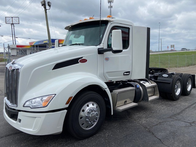2027 Peterbilt 579