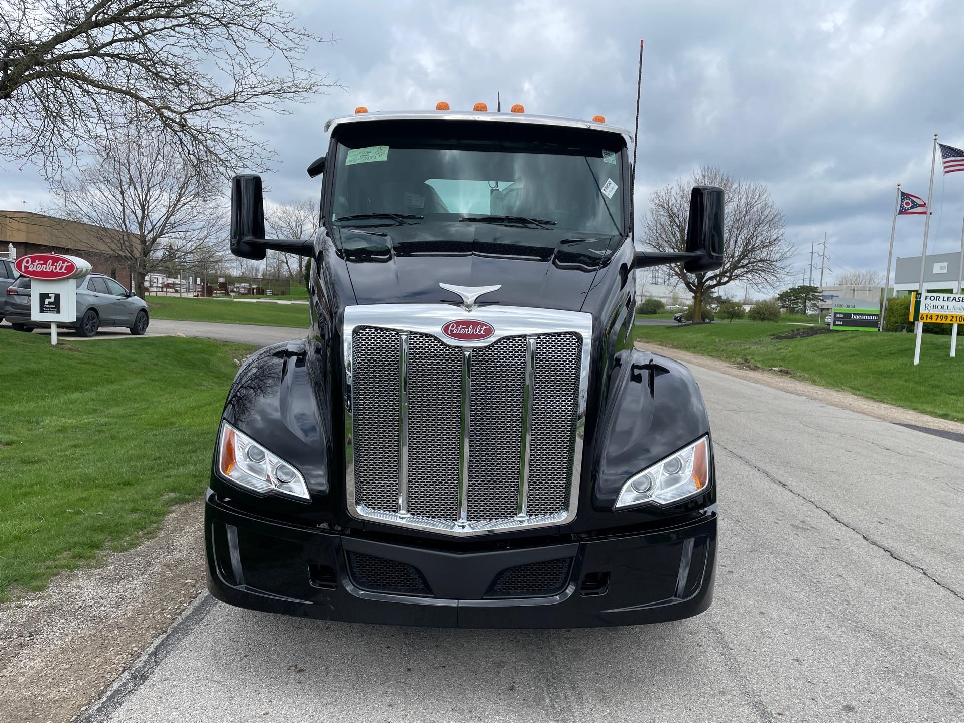 2027 Peterbilt 579 in Grove City, OH — photo 3