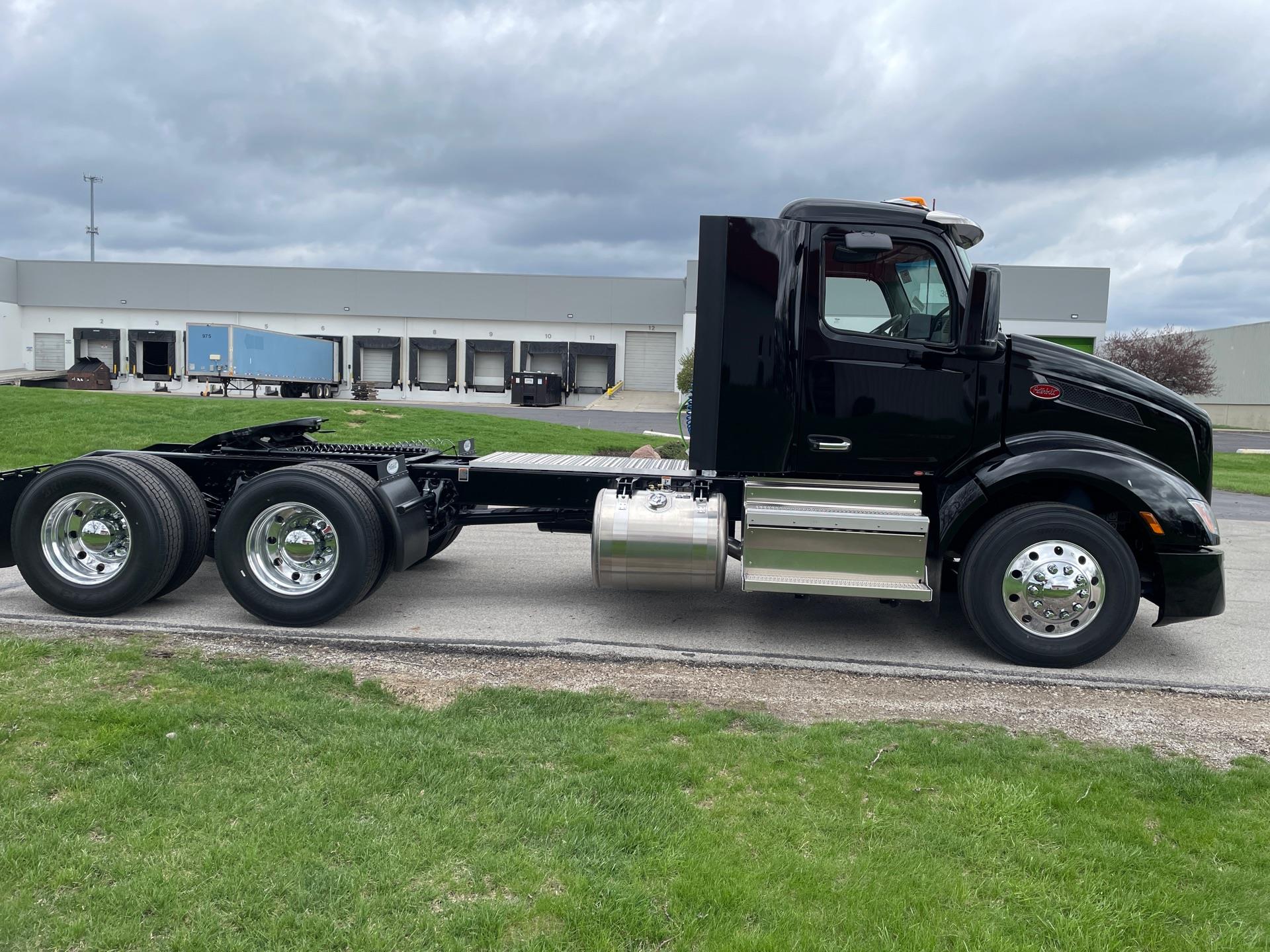 2027 Peterbilt 579 in Grove City, OH — photo 4