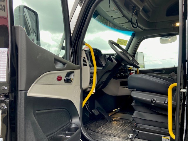 2027 Peterbilt 579 - image 6