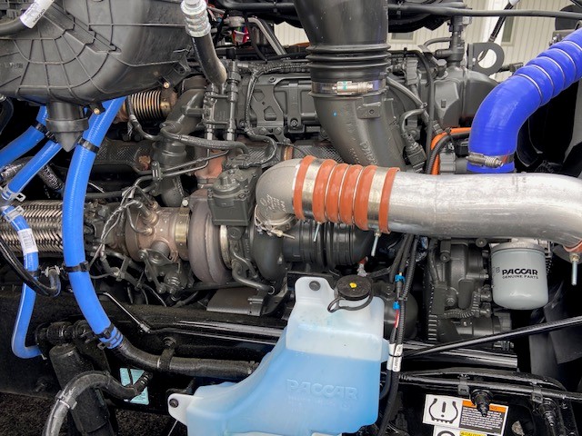 2027 Peterbilt 579 - image 9