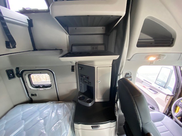 2027 Peterbilt 579 - image 13