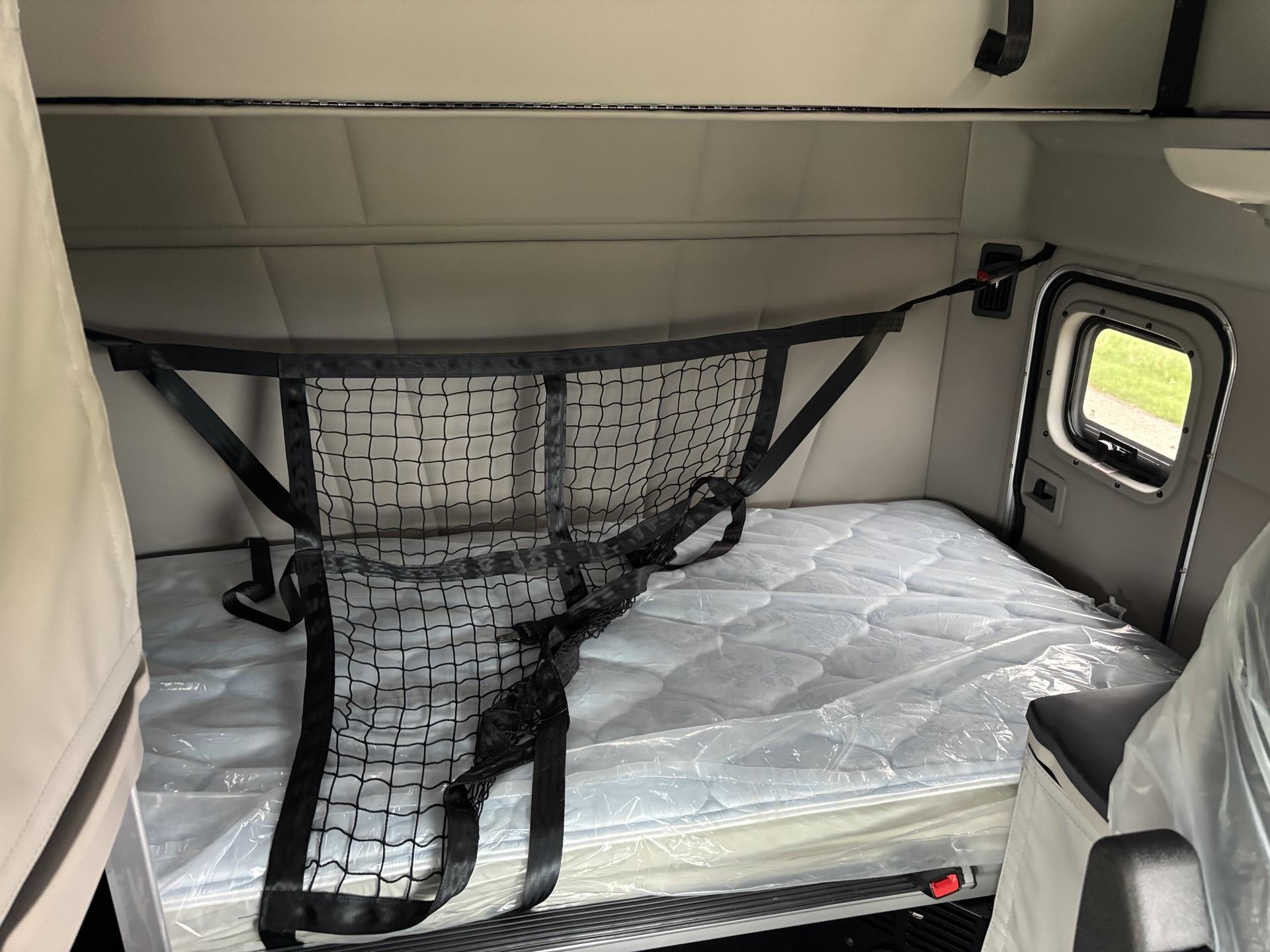 2026 Peterbilt 579 - image 14