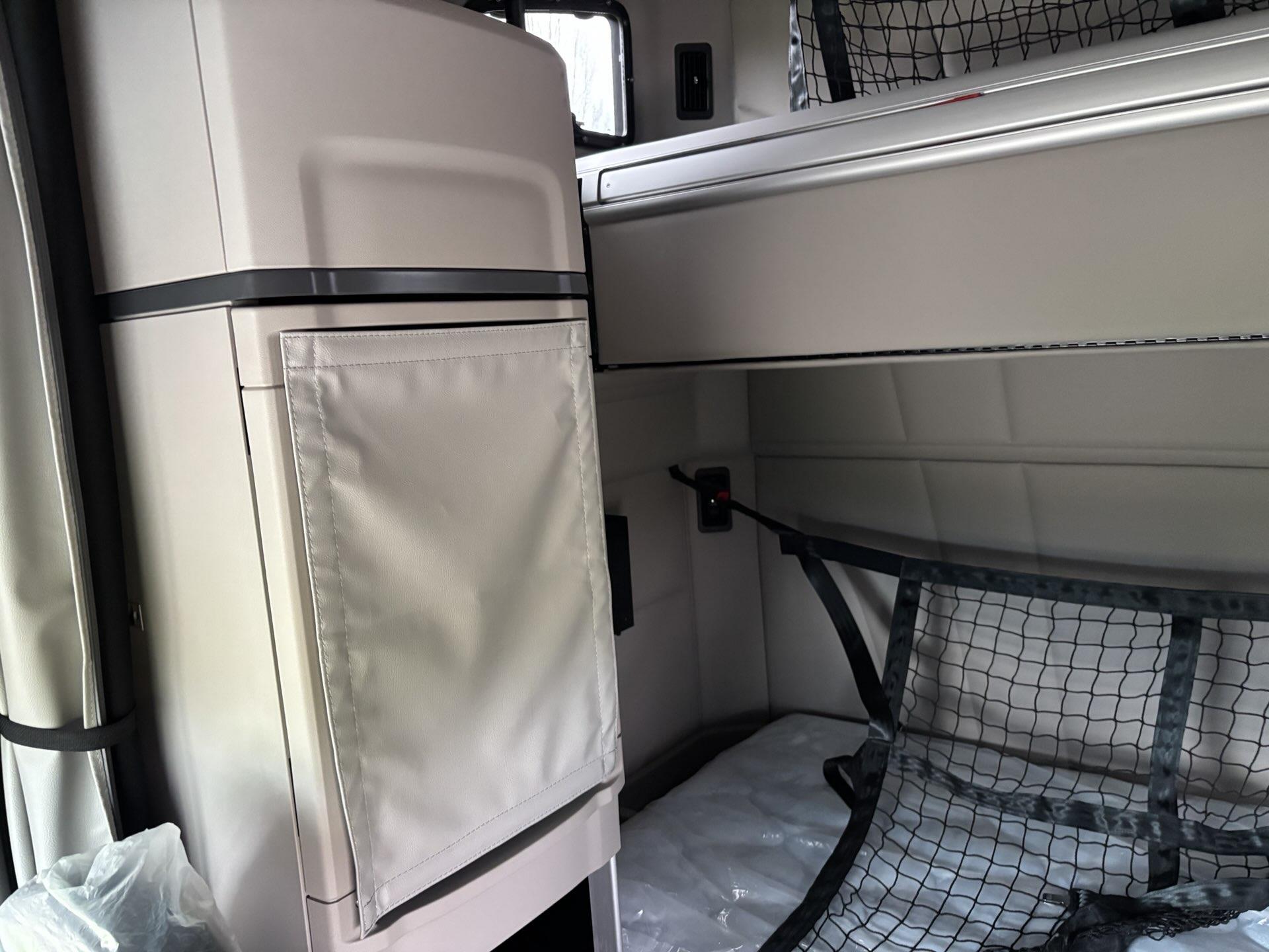 2026 Peterbilt 579 - image 13