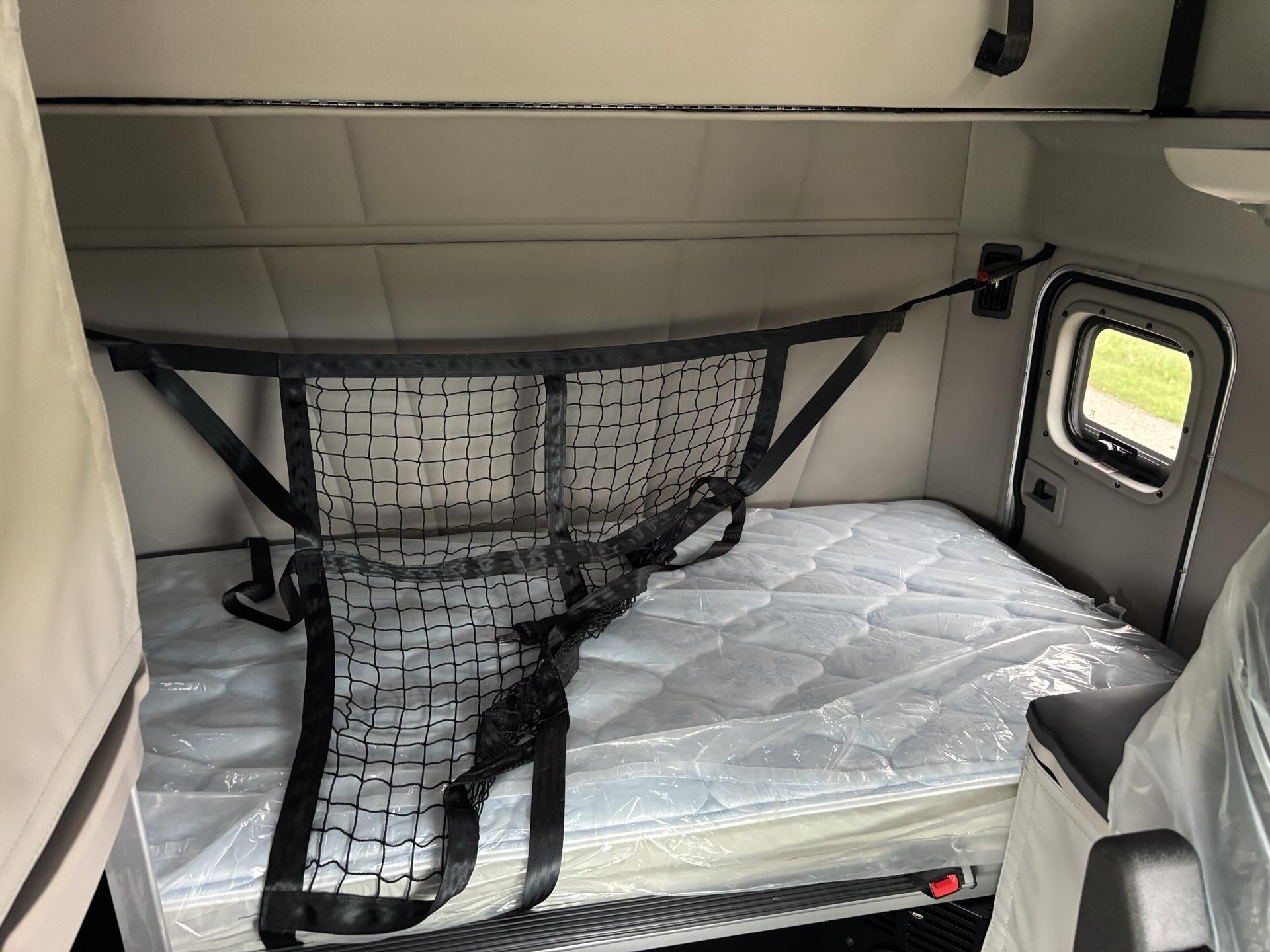 2026 Peterbilt 579 - image 14