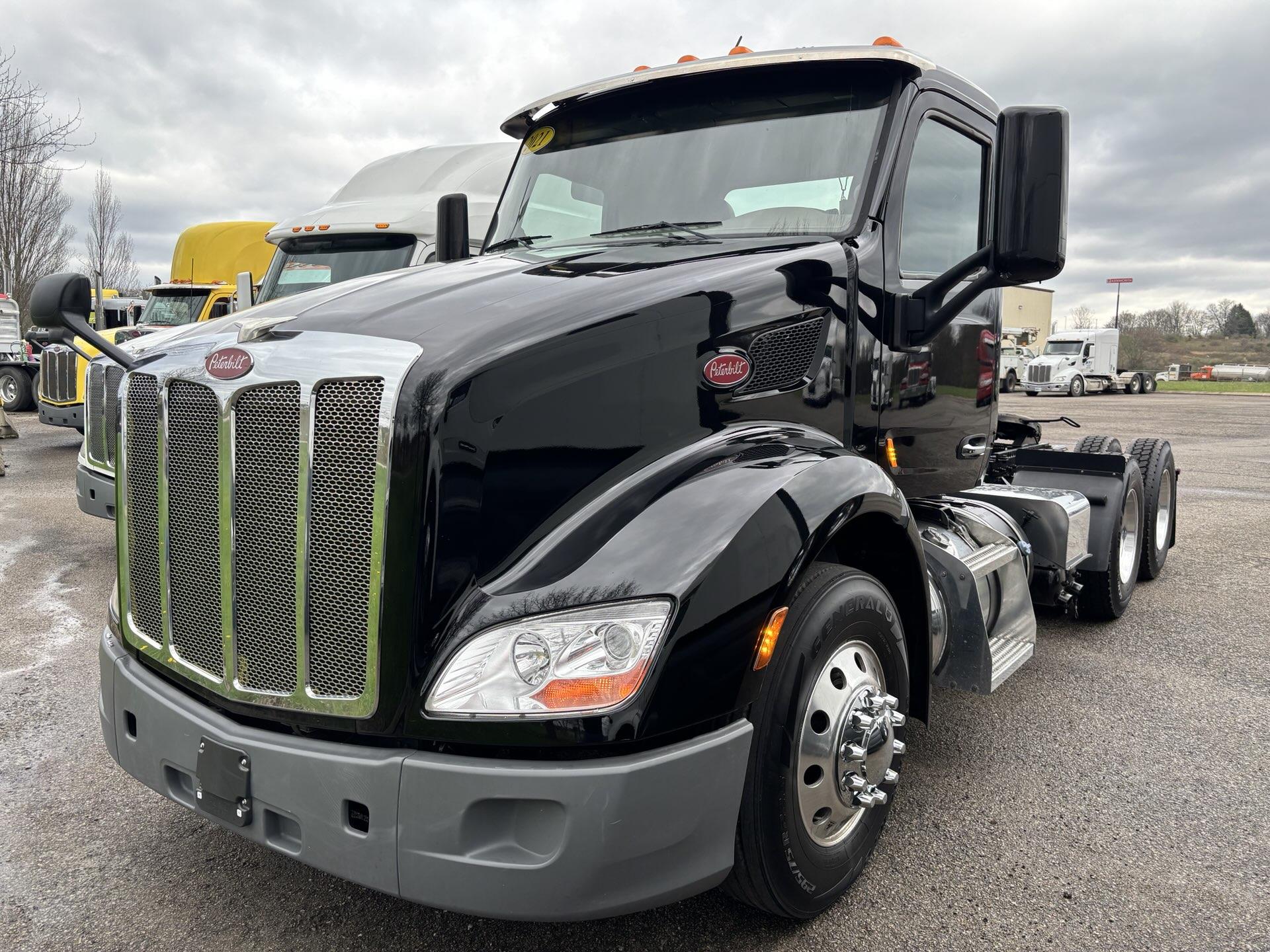 2021 Peterbilt 579 - image 2