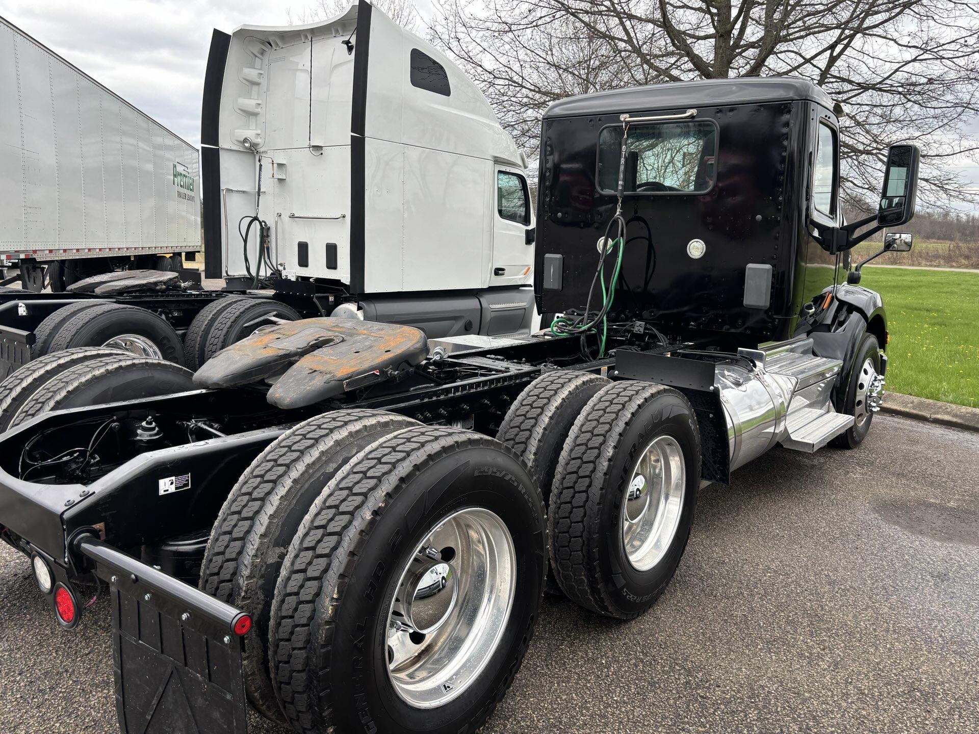 2021 Peterbilt 579 - image 4