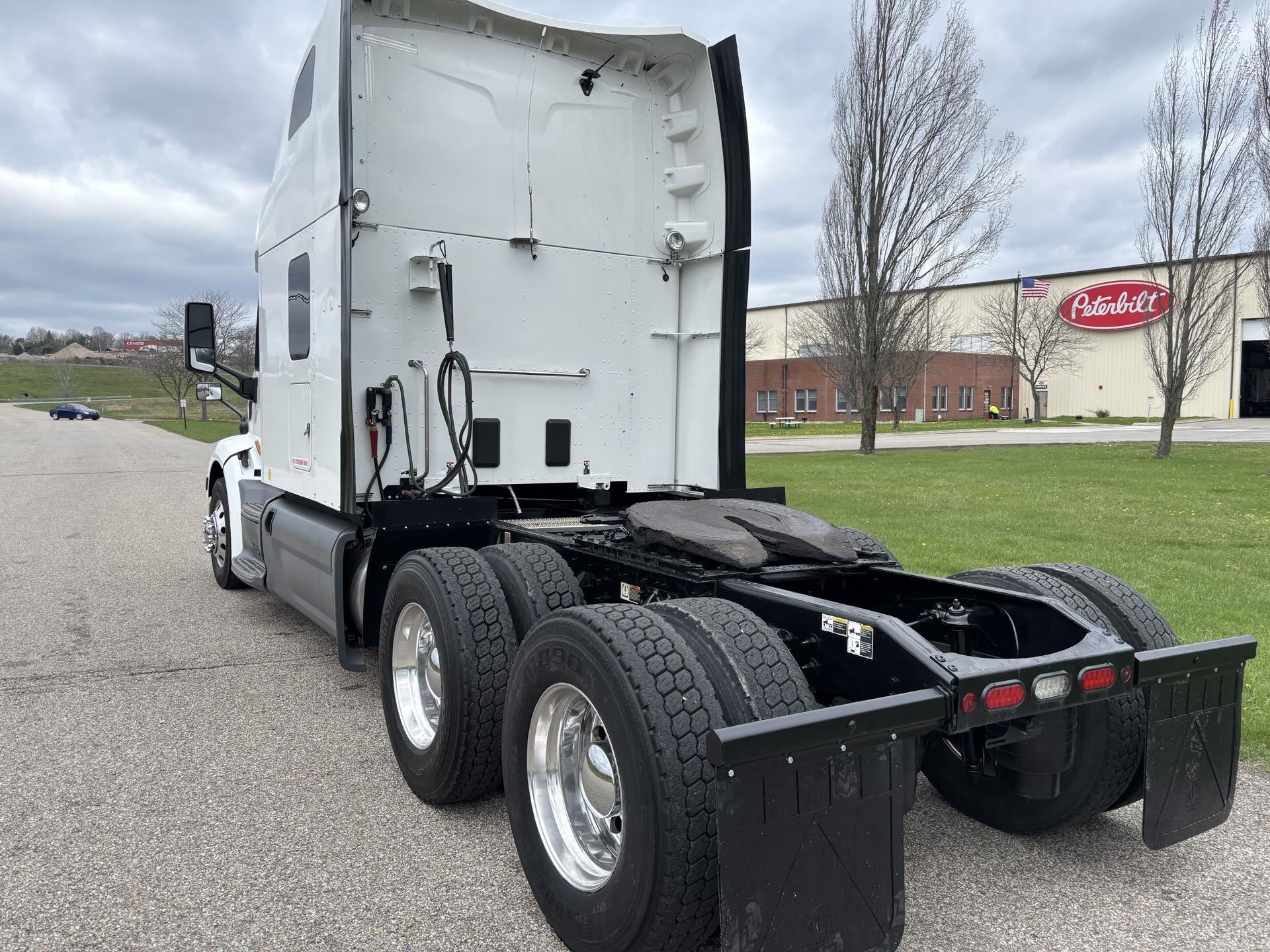 2021 Peterbilt 579 - image 4