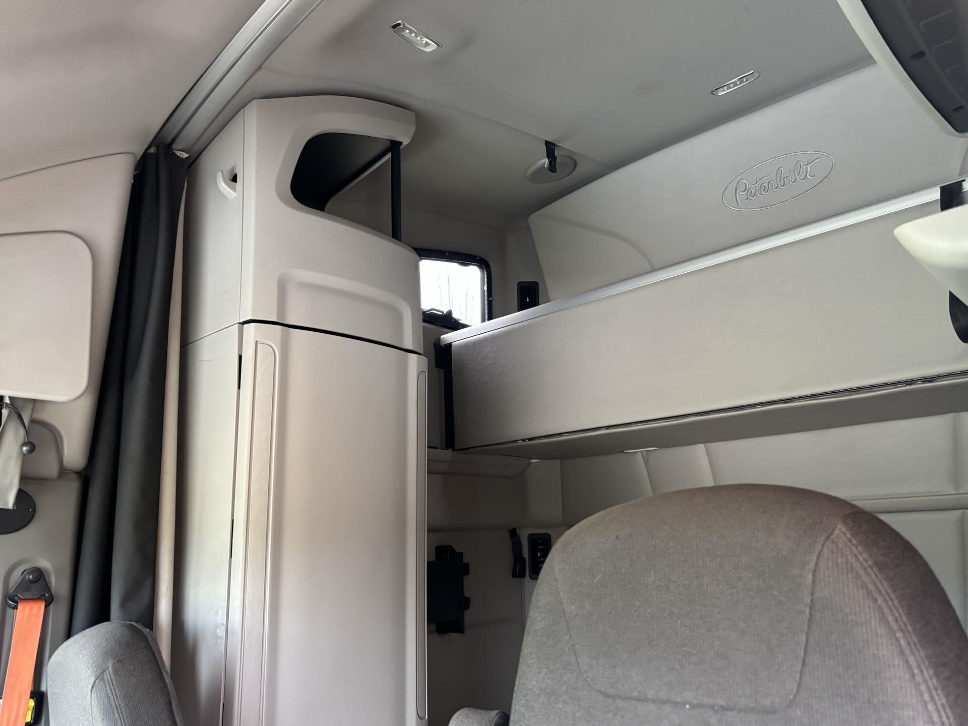 2021 Peterbilt 579 - image 14