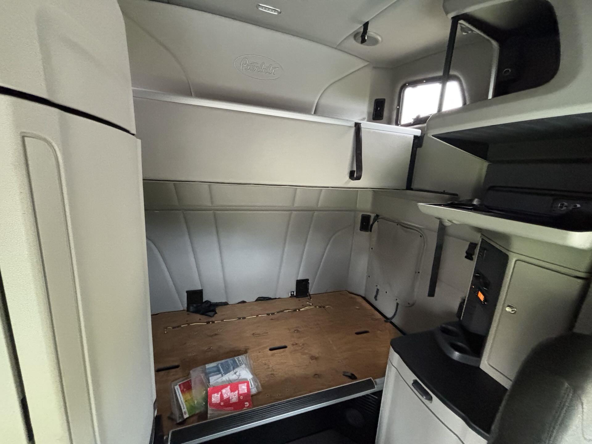 2021 Peterbilt 579 - image 12