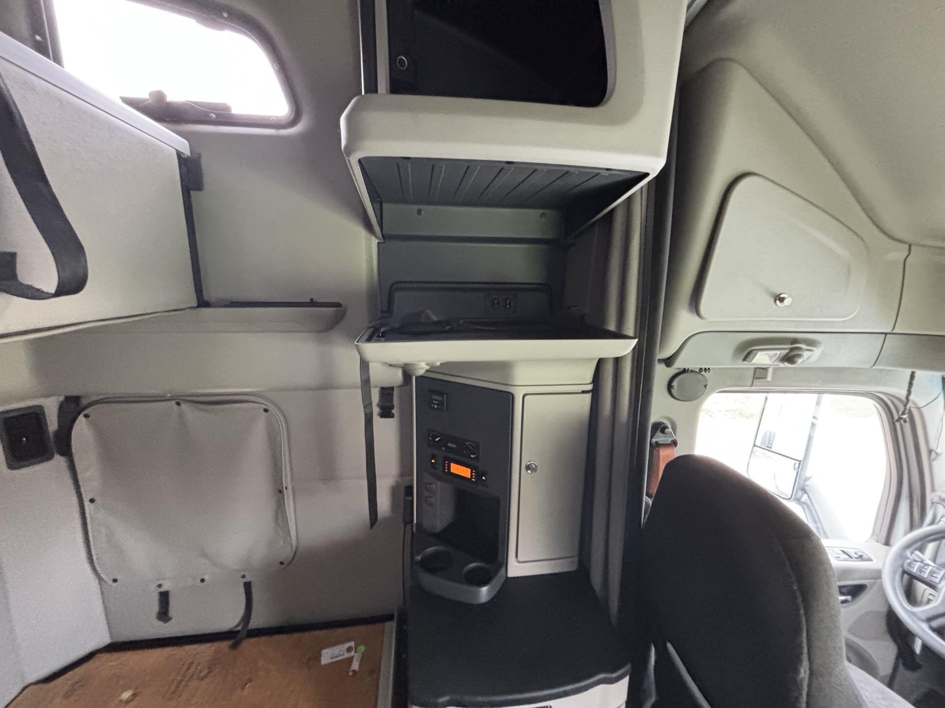 2021 Peterbilt 579 - image 13