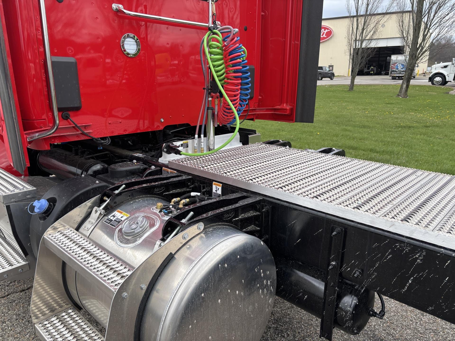 2027 Peterbilt 579 in Zanesville, OH — photo 7