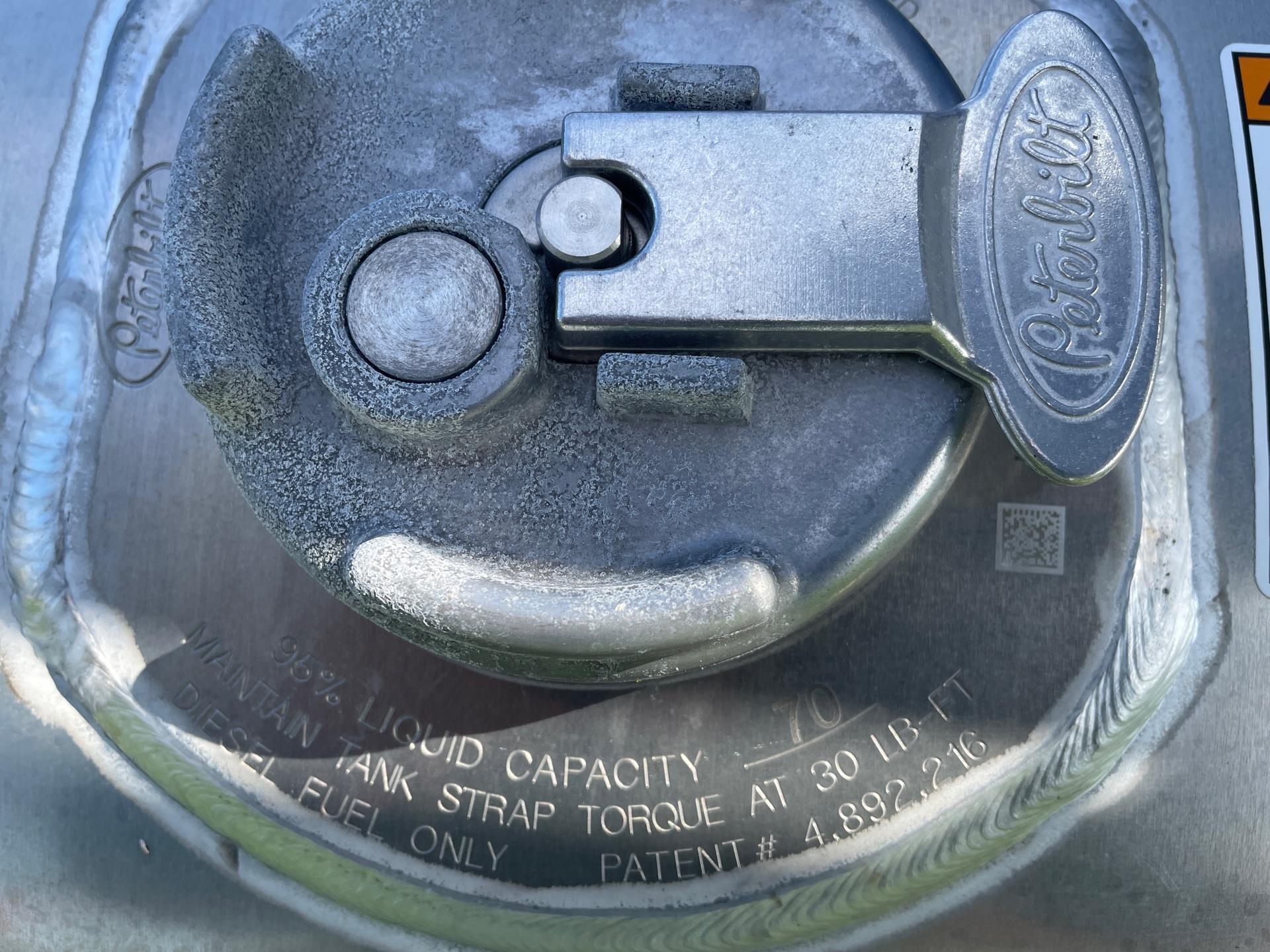 2027 Peterbilt 579 - image 5