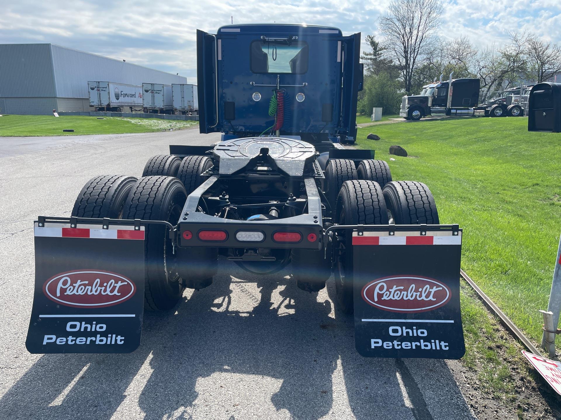 2027 Peterbilt 579 - image 7