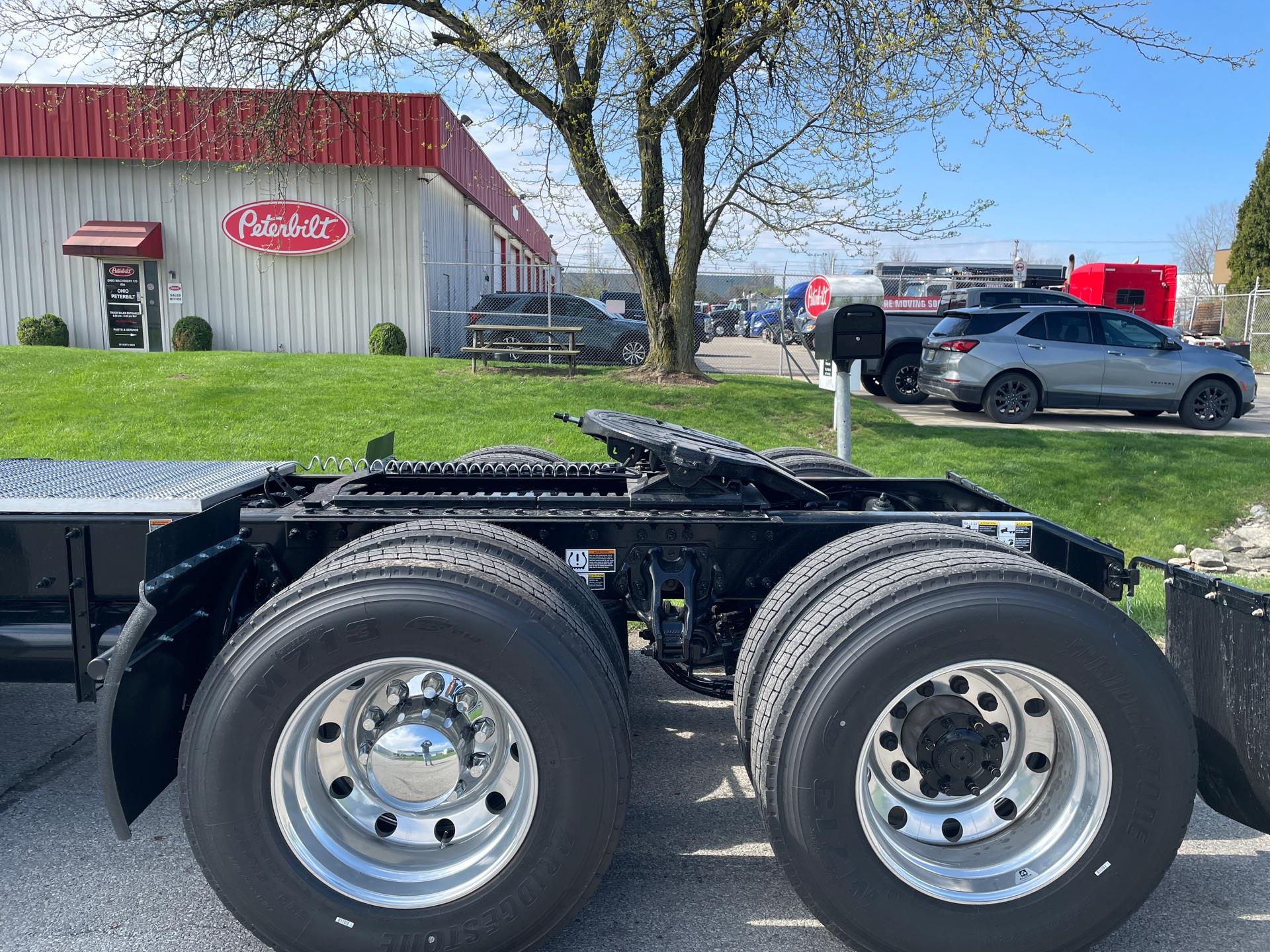 2027 Peterbilt 579 - image 8