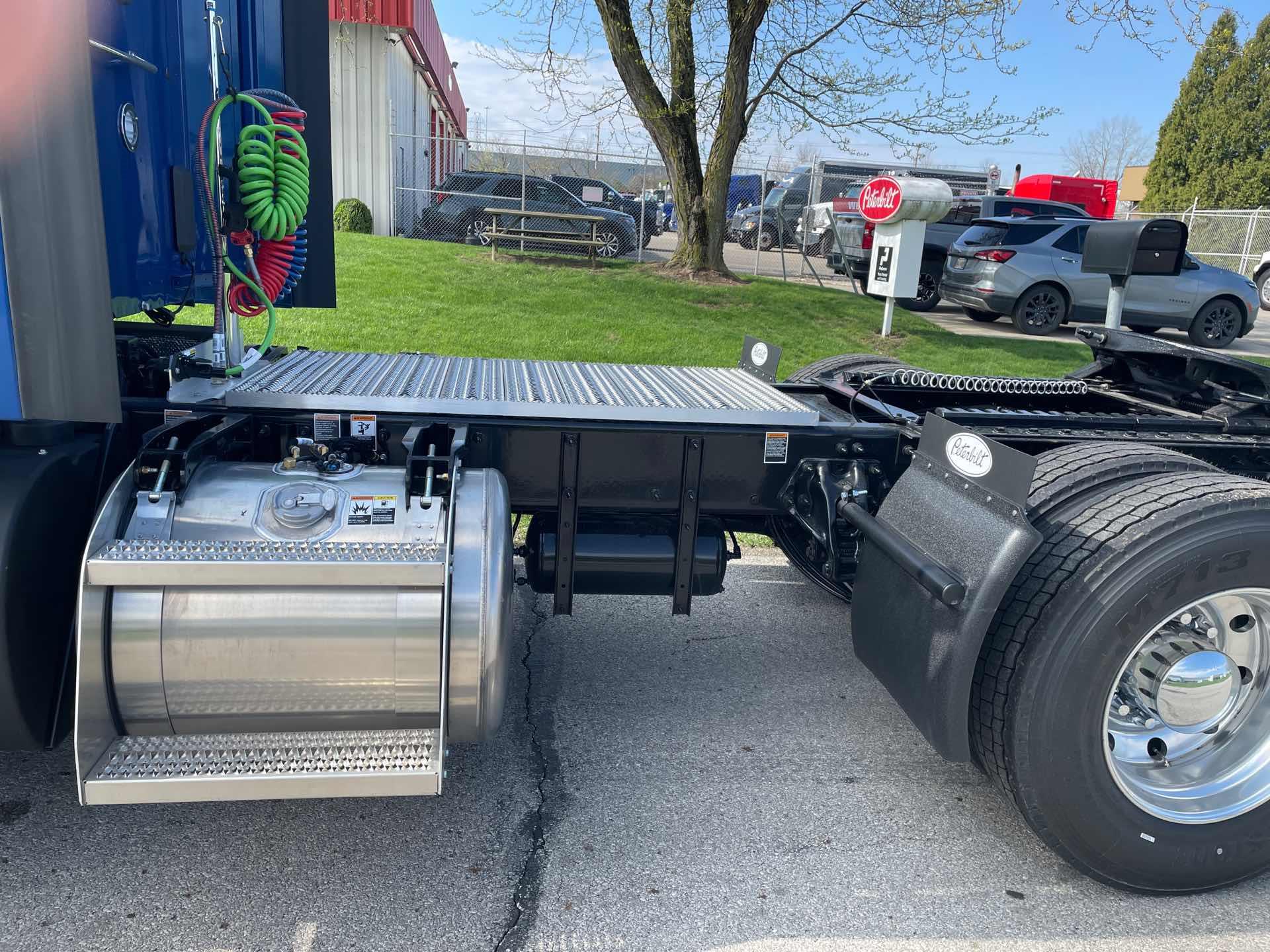 2027 Peterbilt 579 - image 10