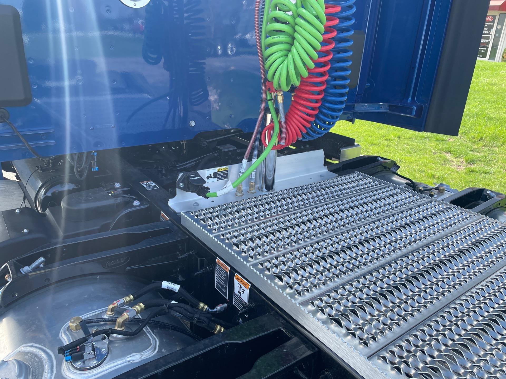 2027 Peterbilt 579 - image 11