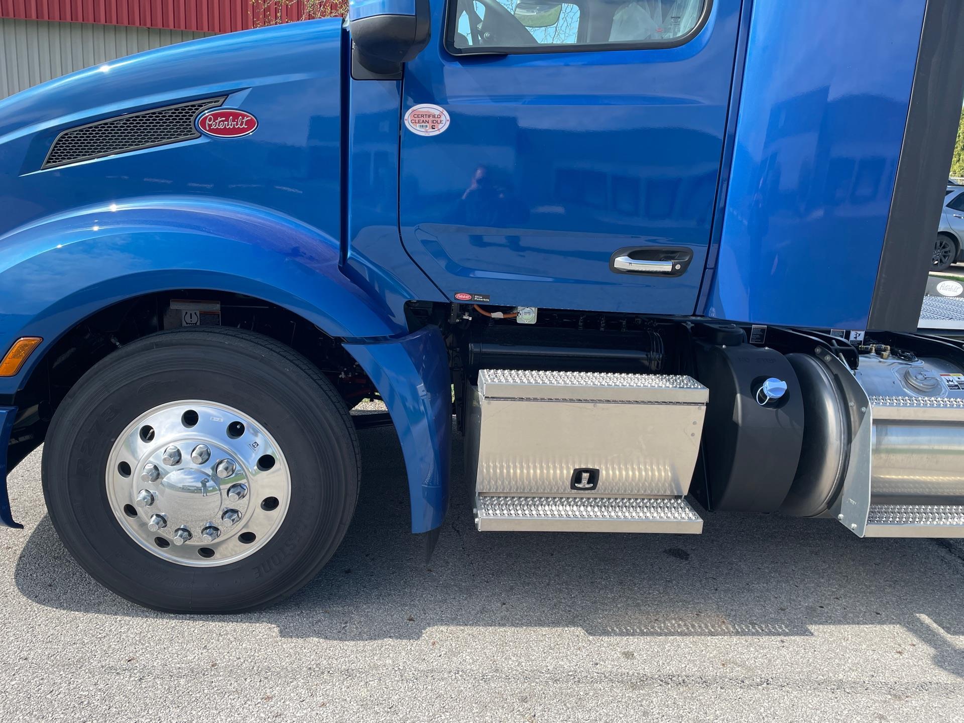 2027 Peterbilt 579 - image 13