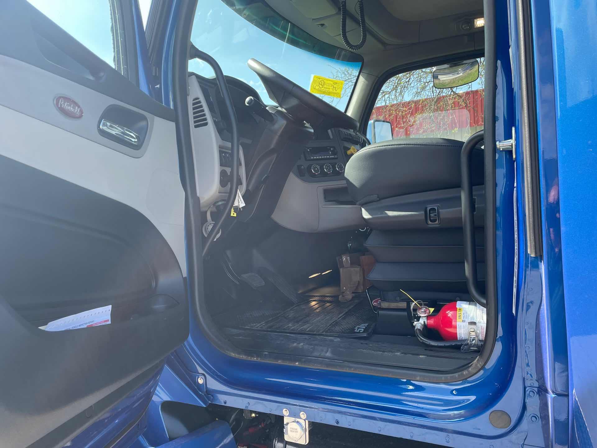 2027 Peterbilt 579 - image 18