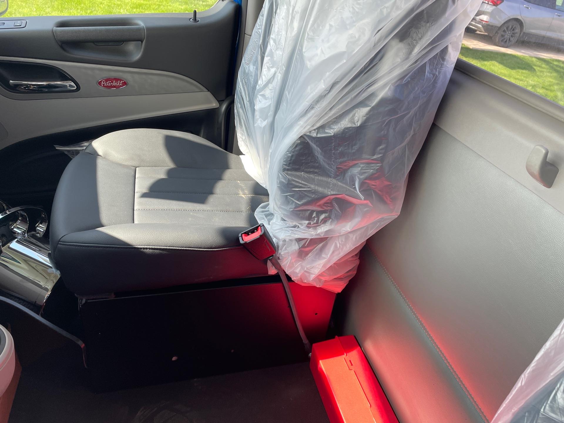 2027 Peterbilt 579 - image 26