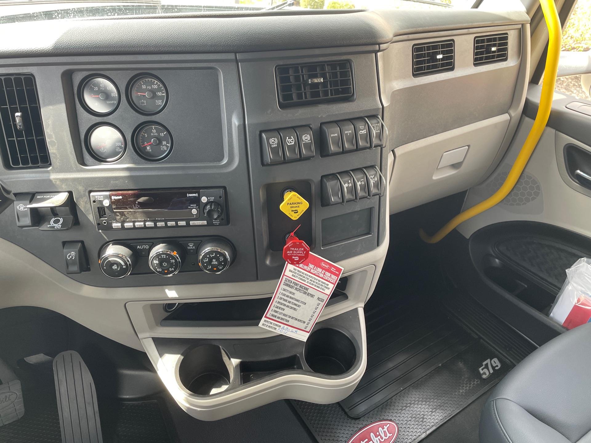 2027 Peterbilt 579 - image 9