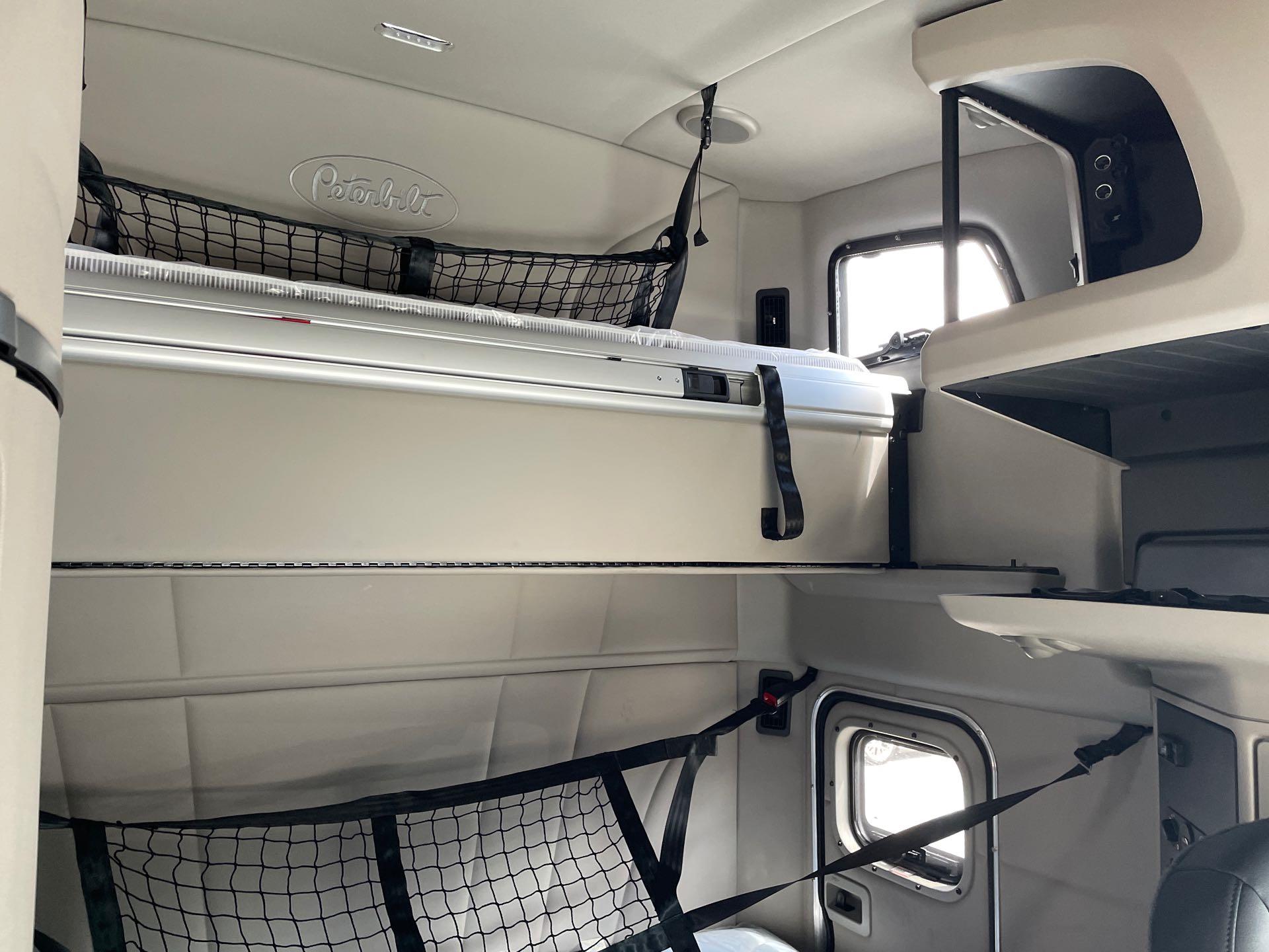 2027 Peterbilt 579 - image 11