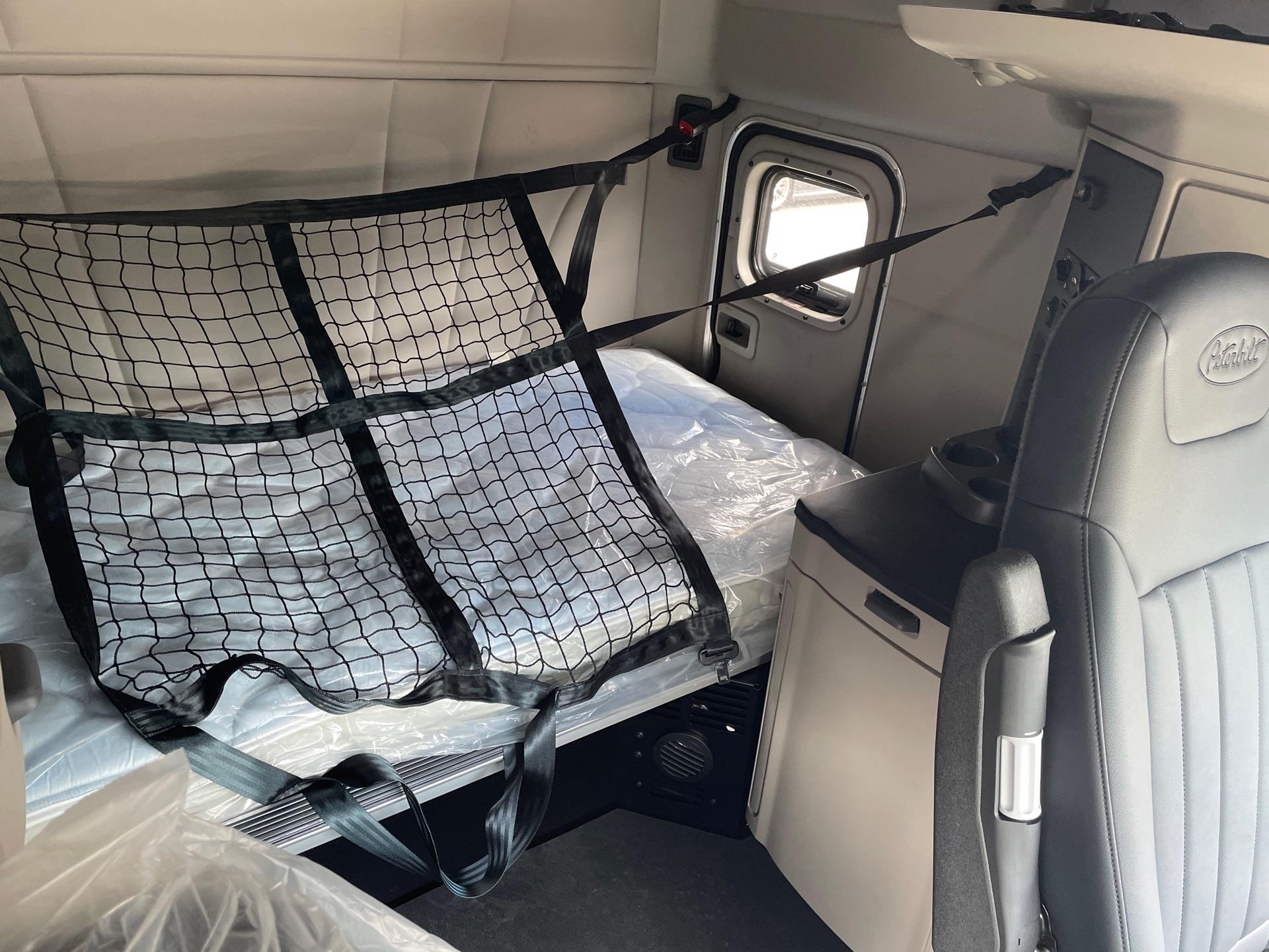 2027 Peterbilt 579 - image 12