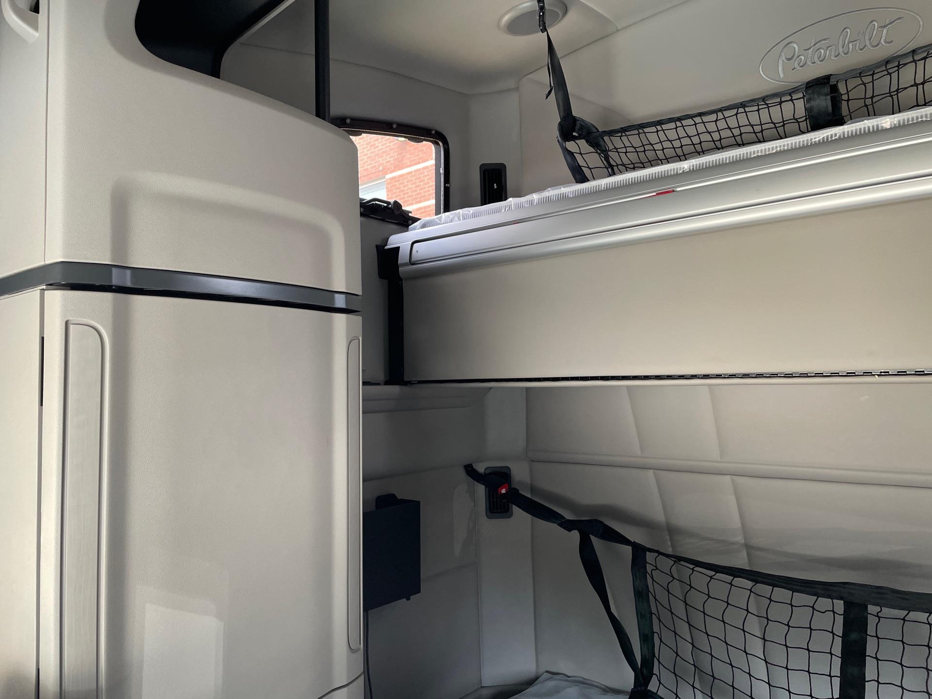 2027 Peterbilt 579 - image 13