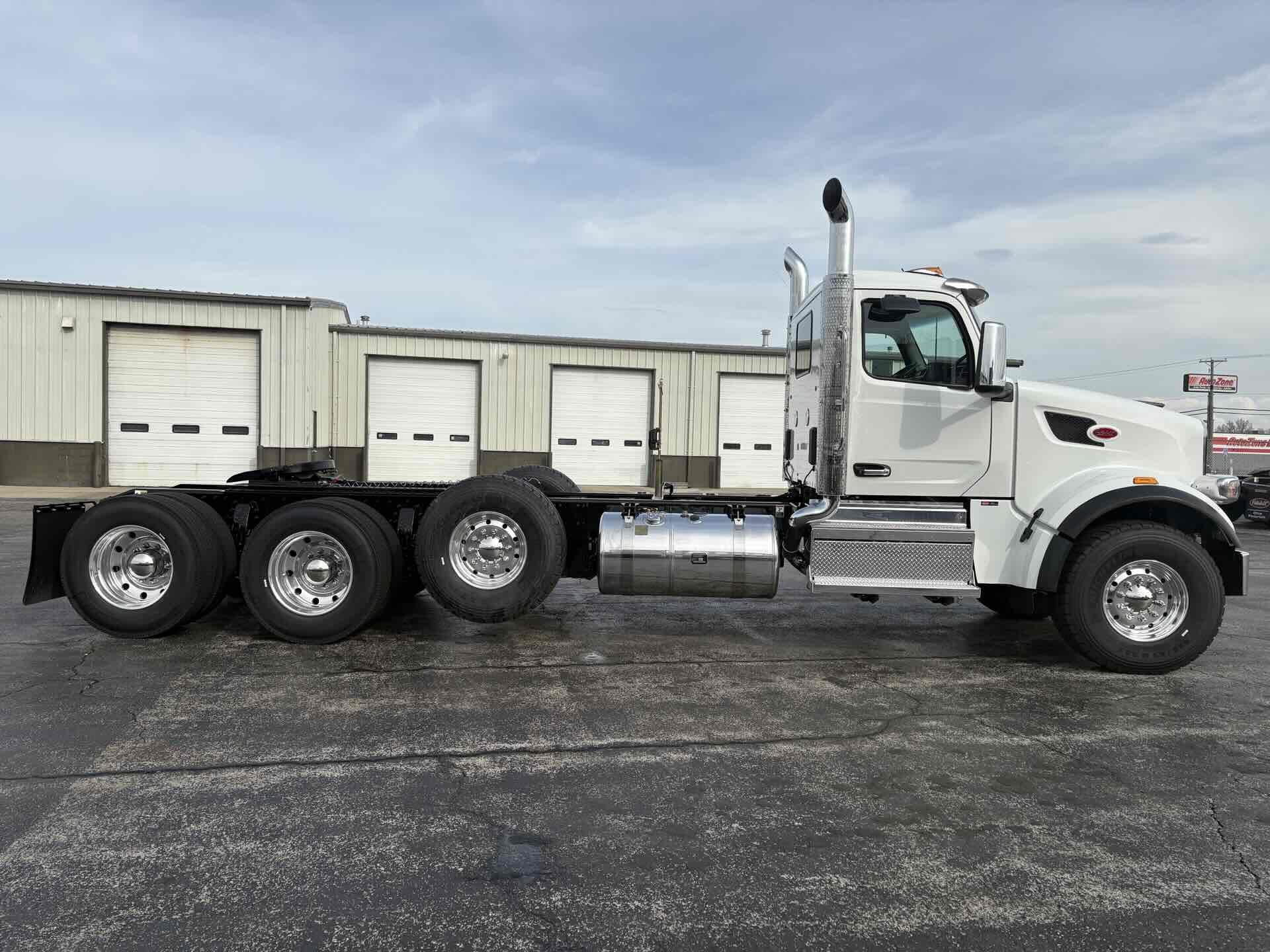 2027 Peterbilt 567 - image 8