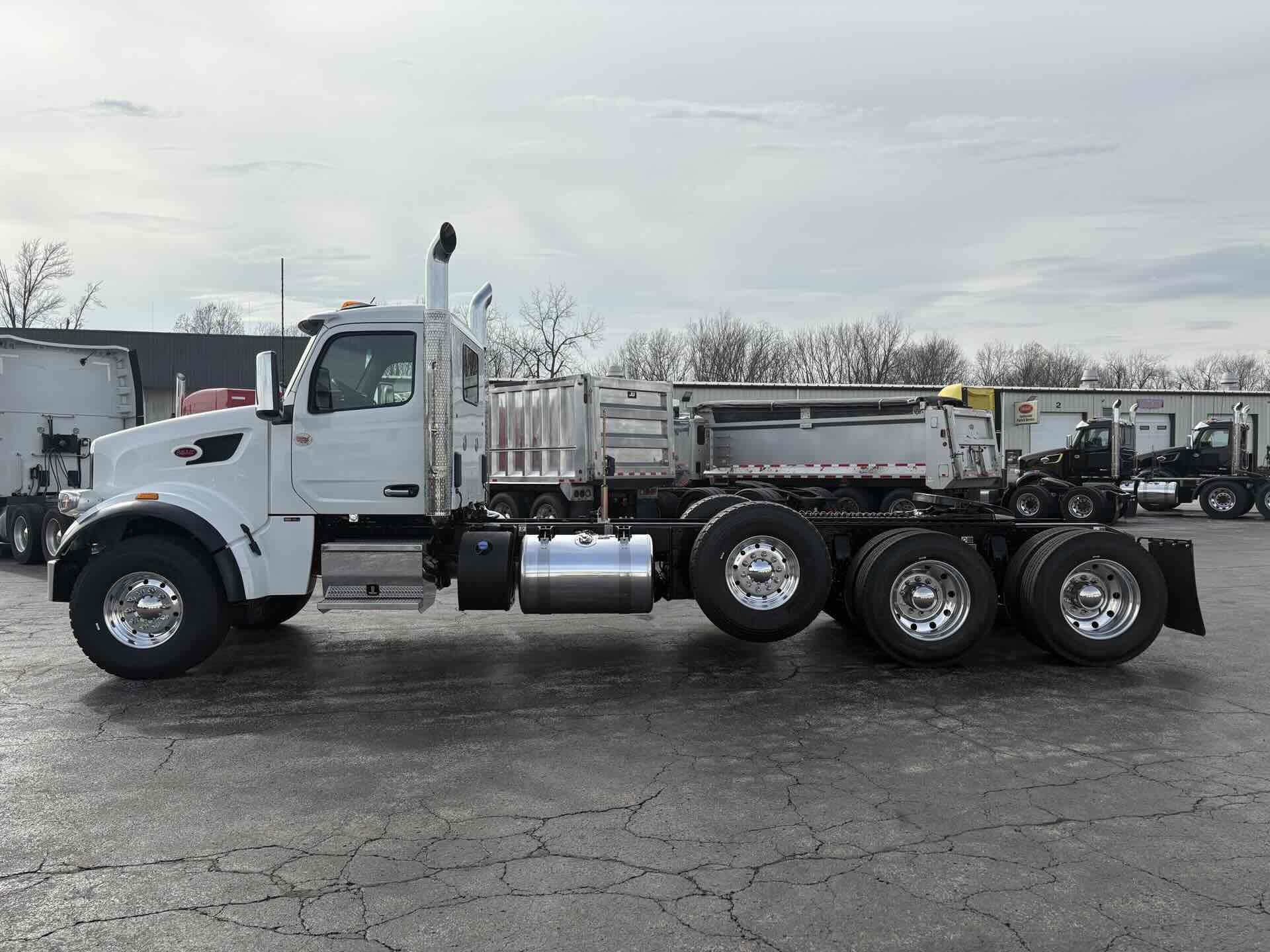2027 Peterbilt 567 - image 4