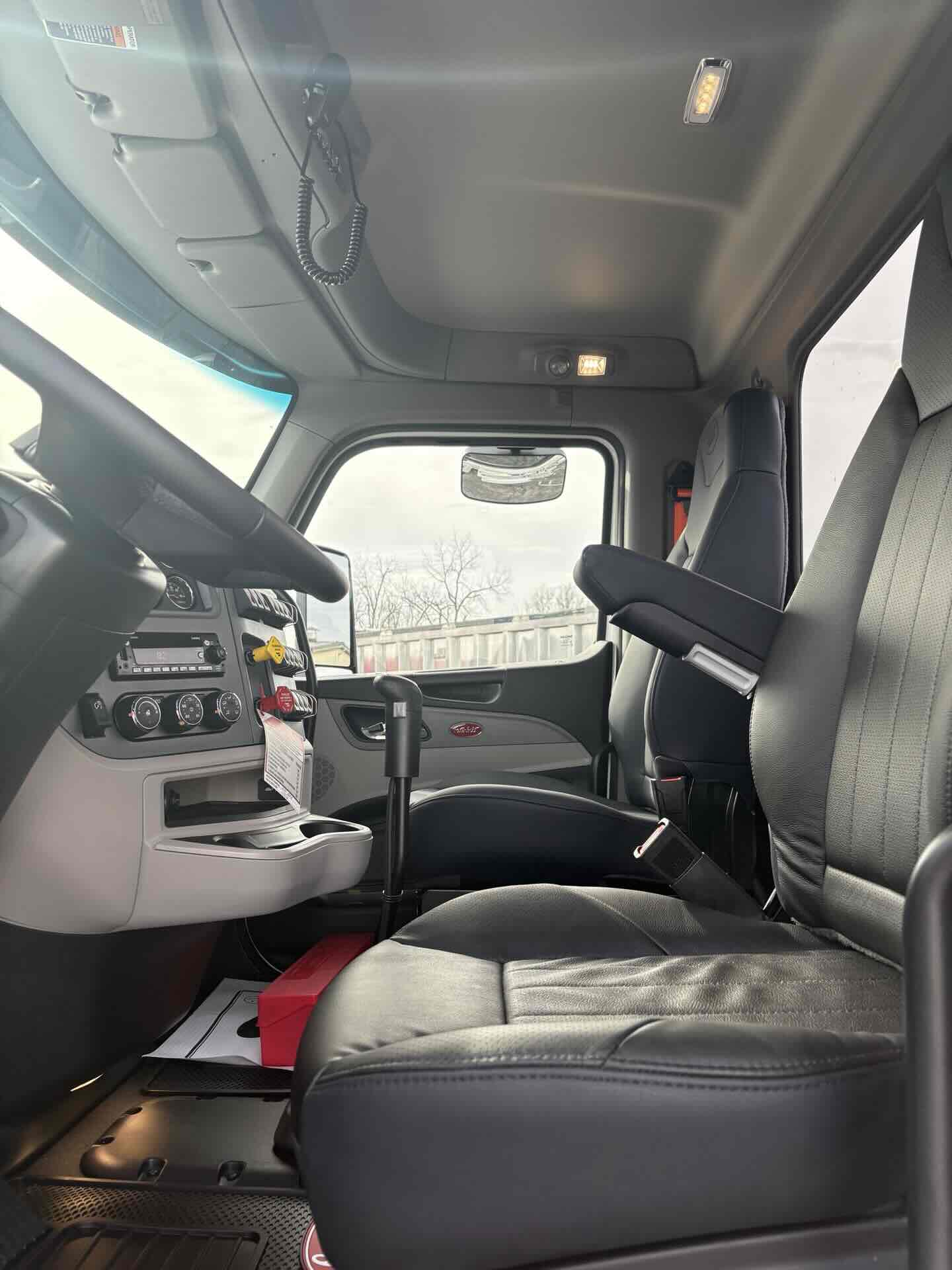 2027 Peterbilt 567 - image 11