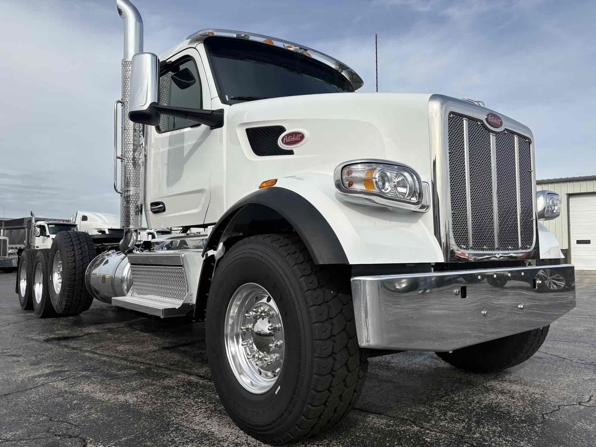 2027 Peterbilt 567 - image 2