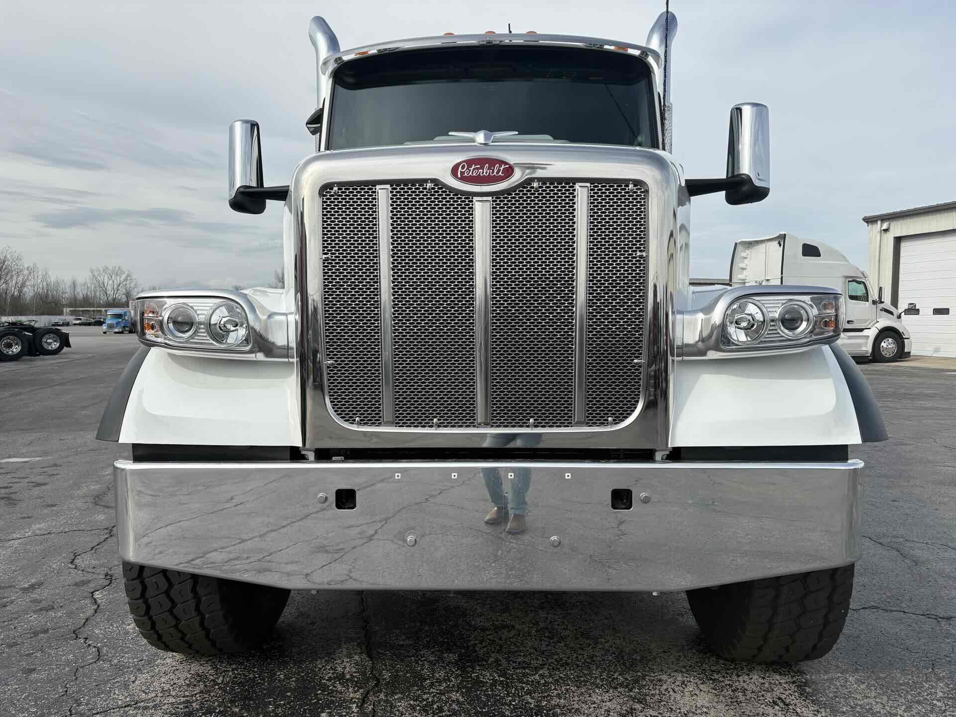 2027 Peterbilt 567 - image 3