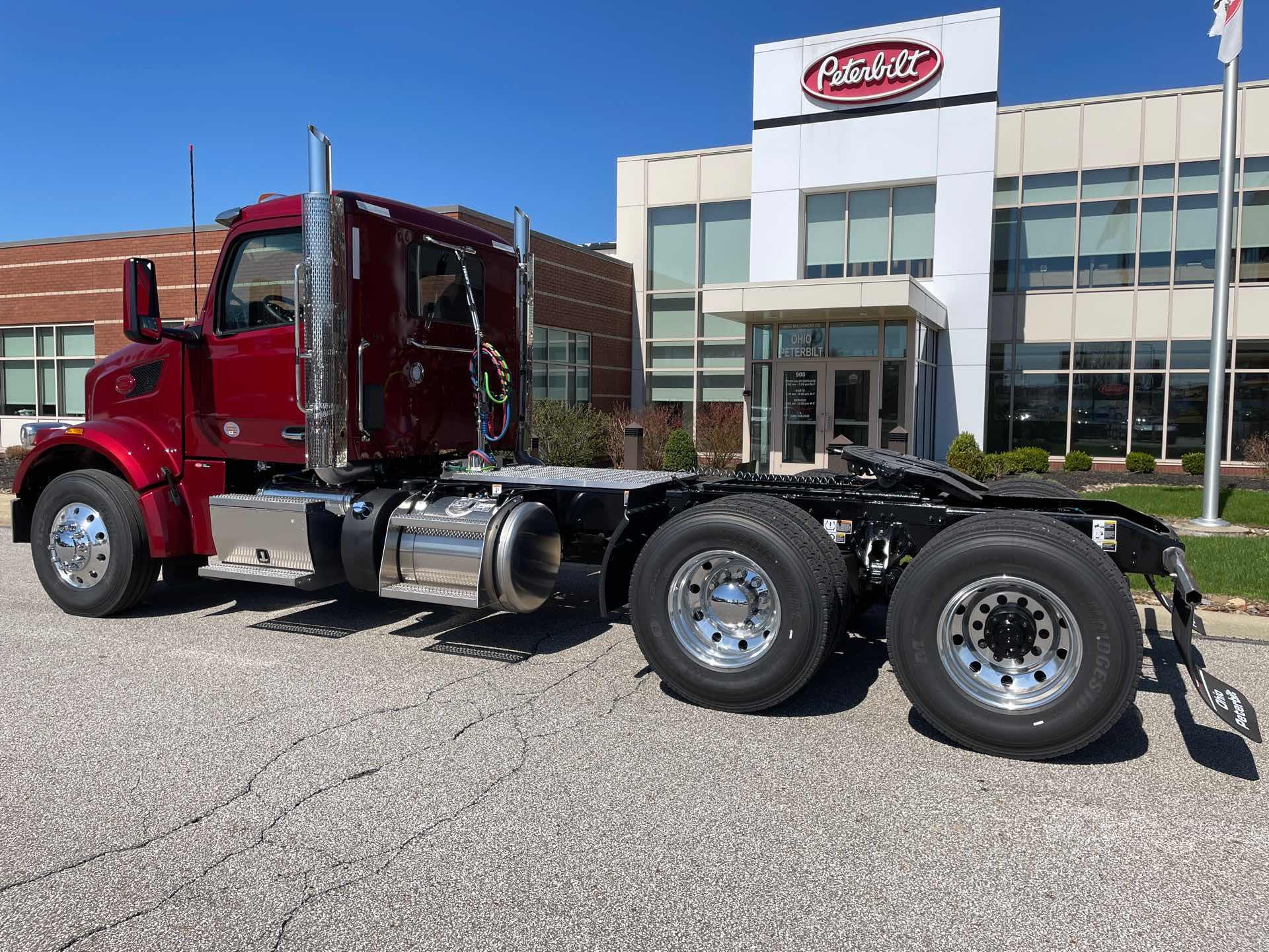 2027 Peterbilt 567 - image 2