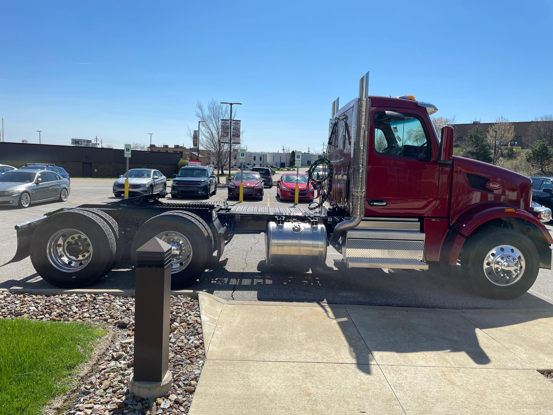 2027 Peterbilt 567 - image 4