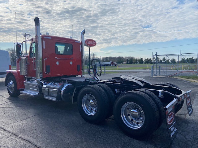2027 Peterbilt - image 4