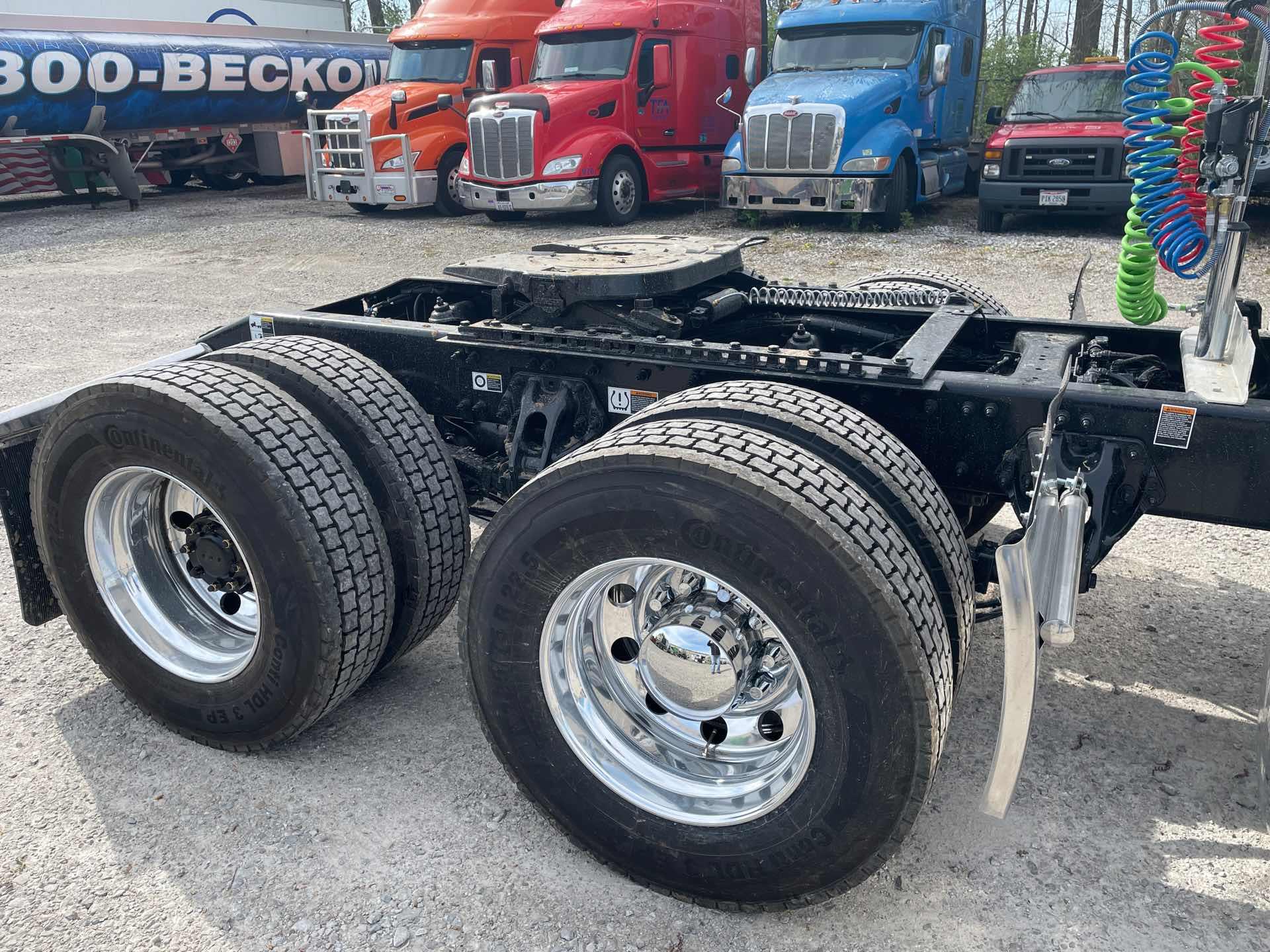 2027 Peterbilt 589 in Grove City, OH — photo 4