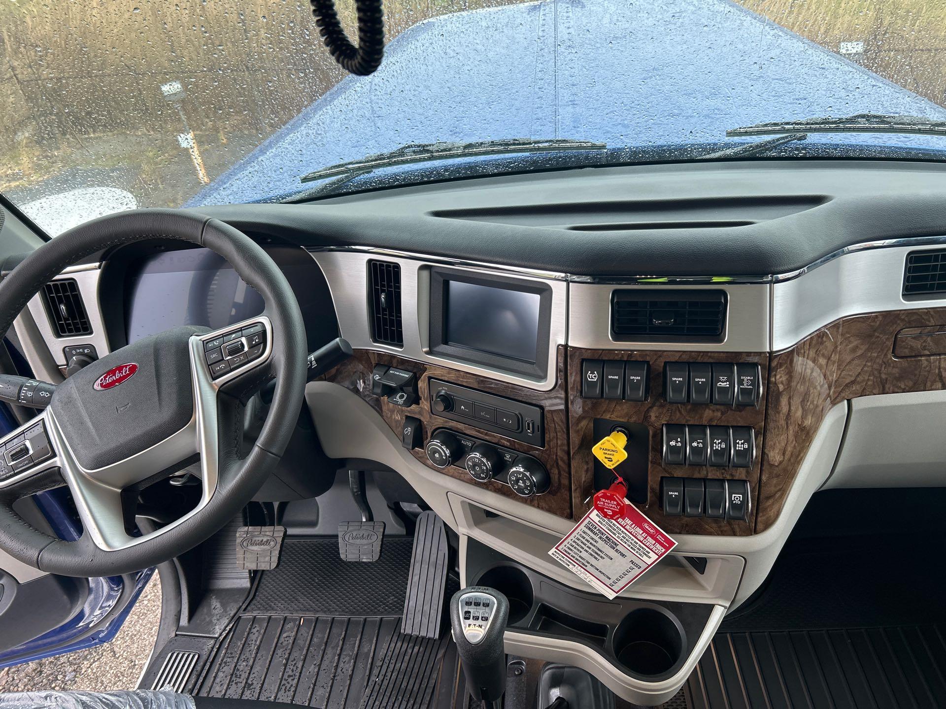 2027 Peterbilt - image 7