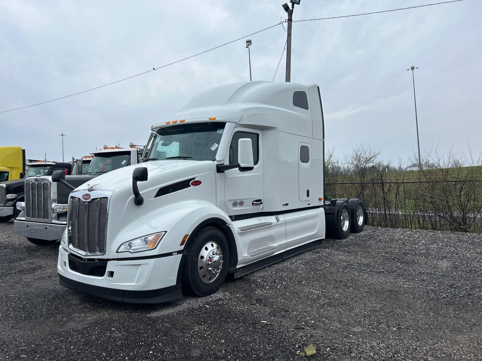 2027 Peterbilt 579 - image 2
