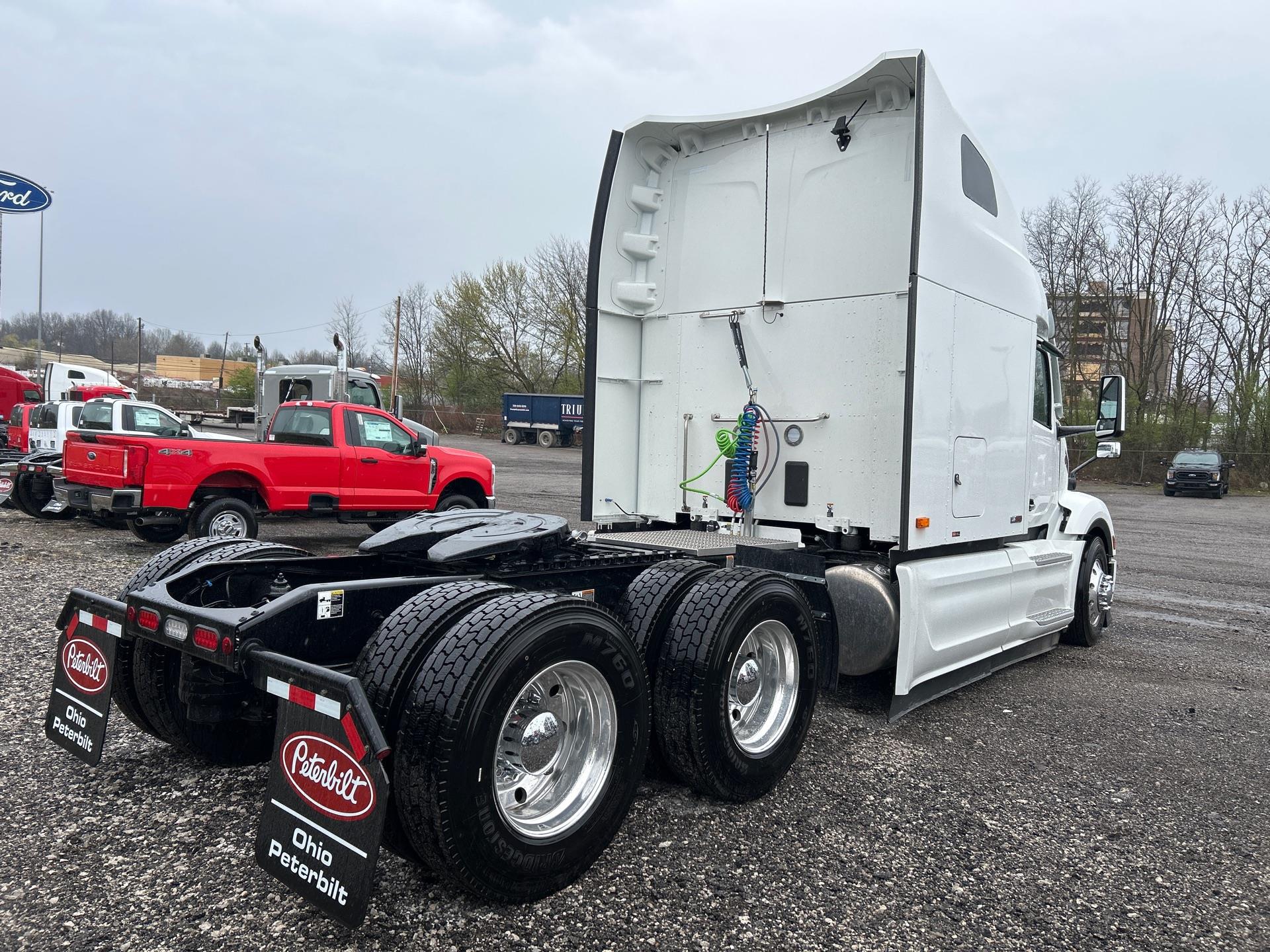2027 Peterbilt 579 - image 3