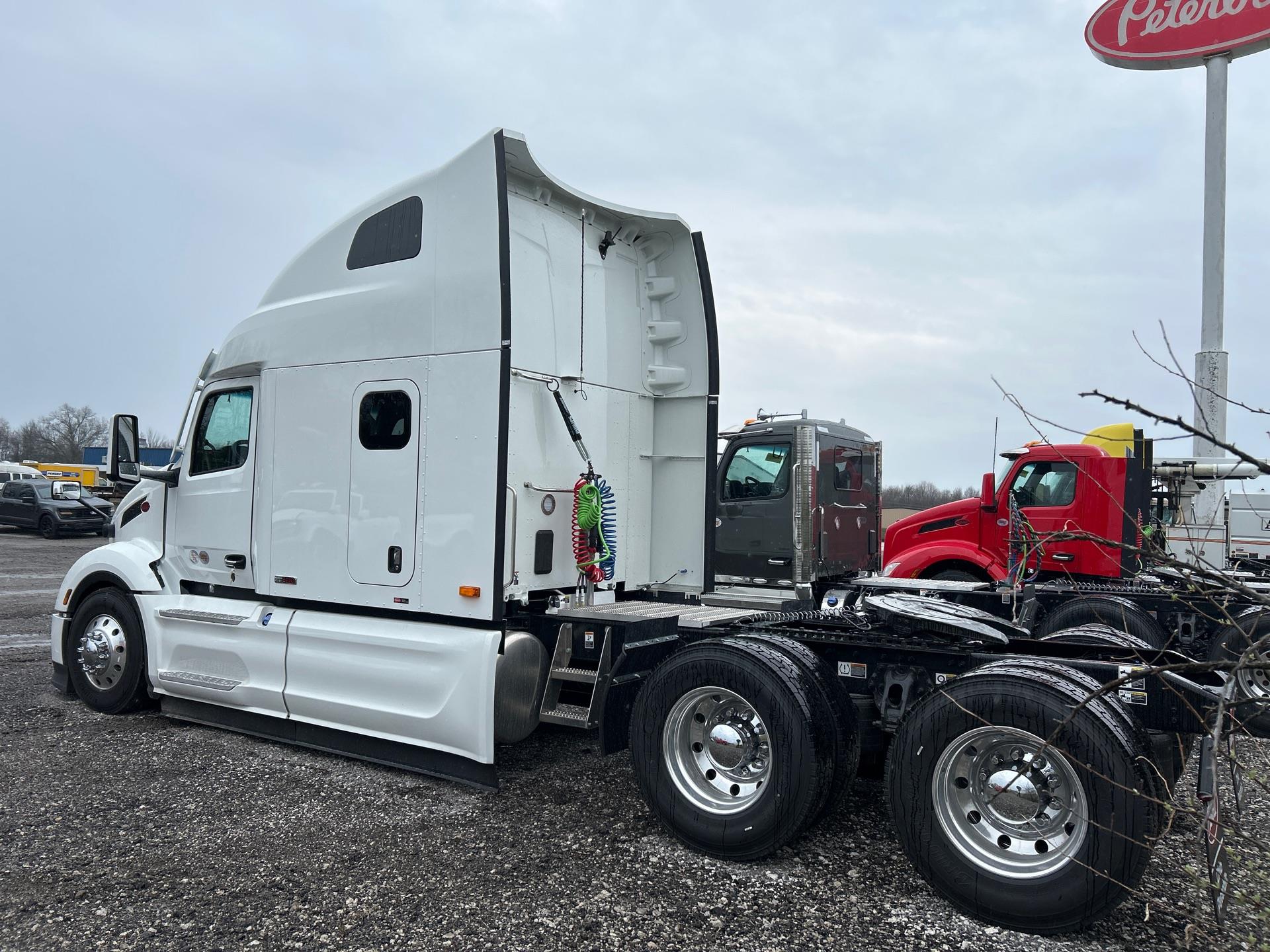 2027 Peterbilt 579 - image 4